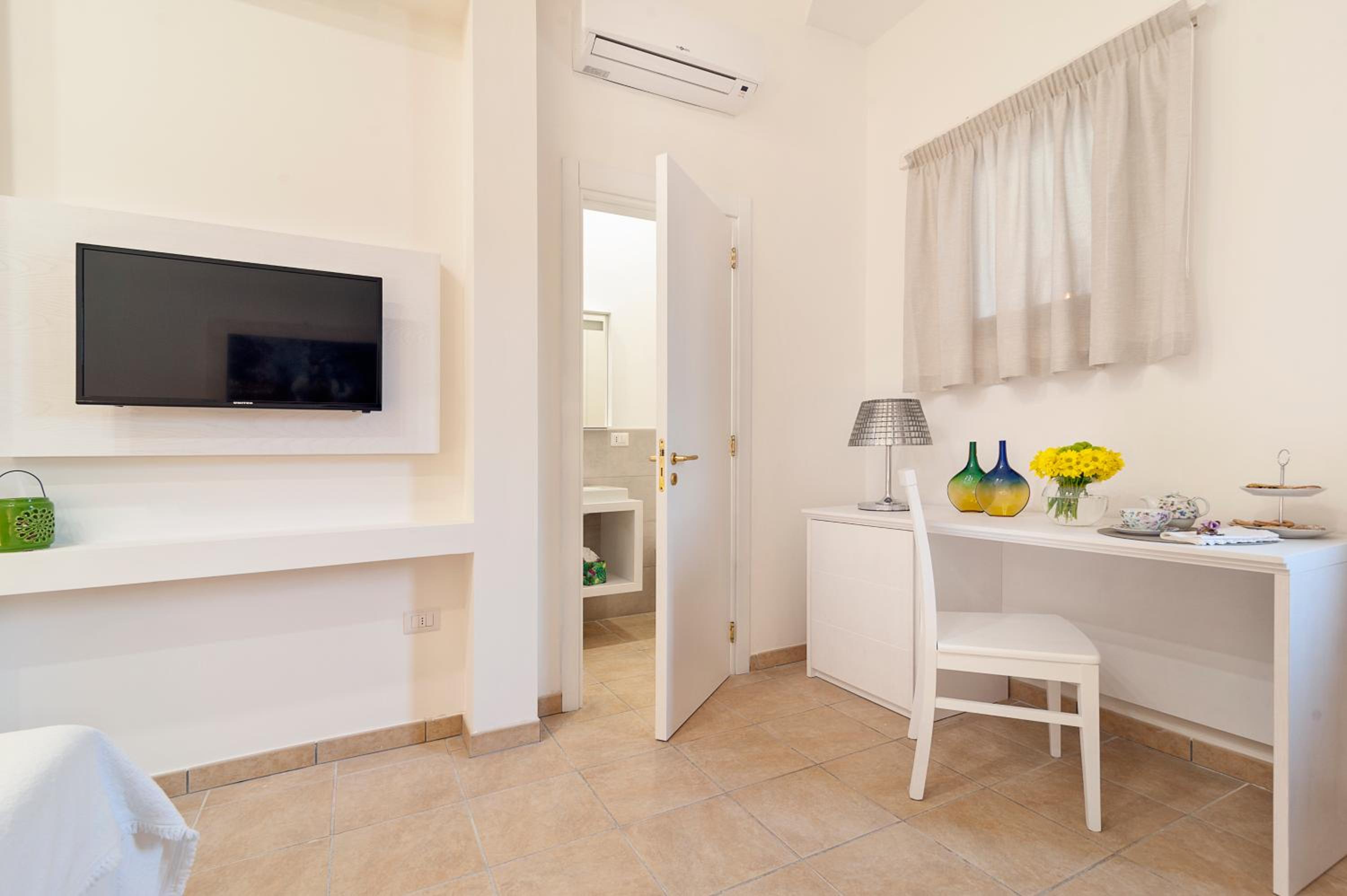 Superior Double or Twin Room with Garden View - Photo 5