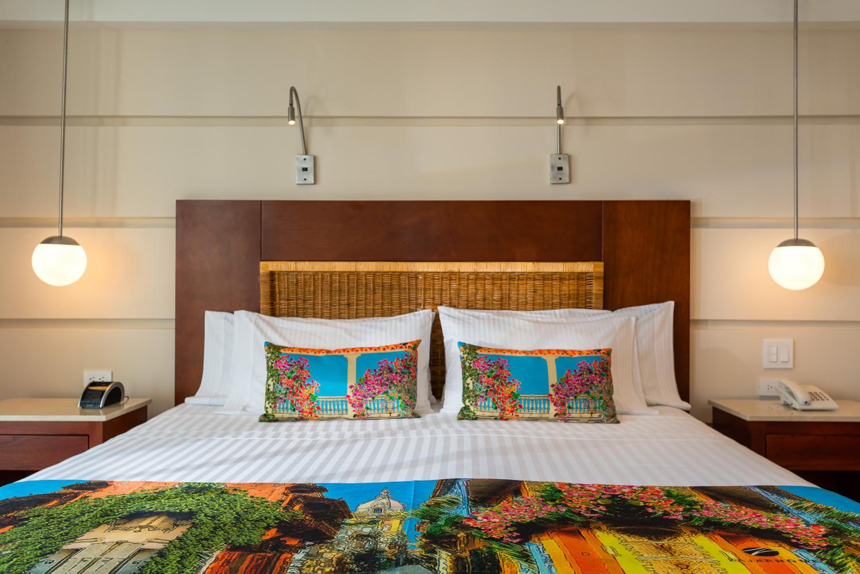 Superior King Room with City View photo 1