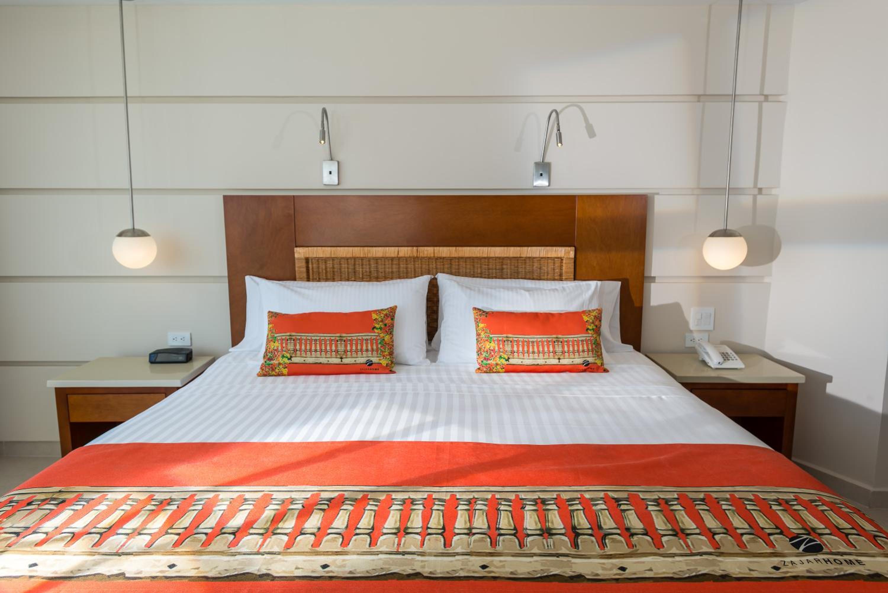 Superior King Room with Balcony and Sea View - Photo 7
