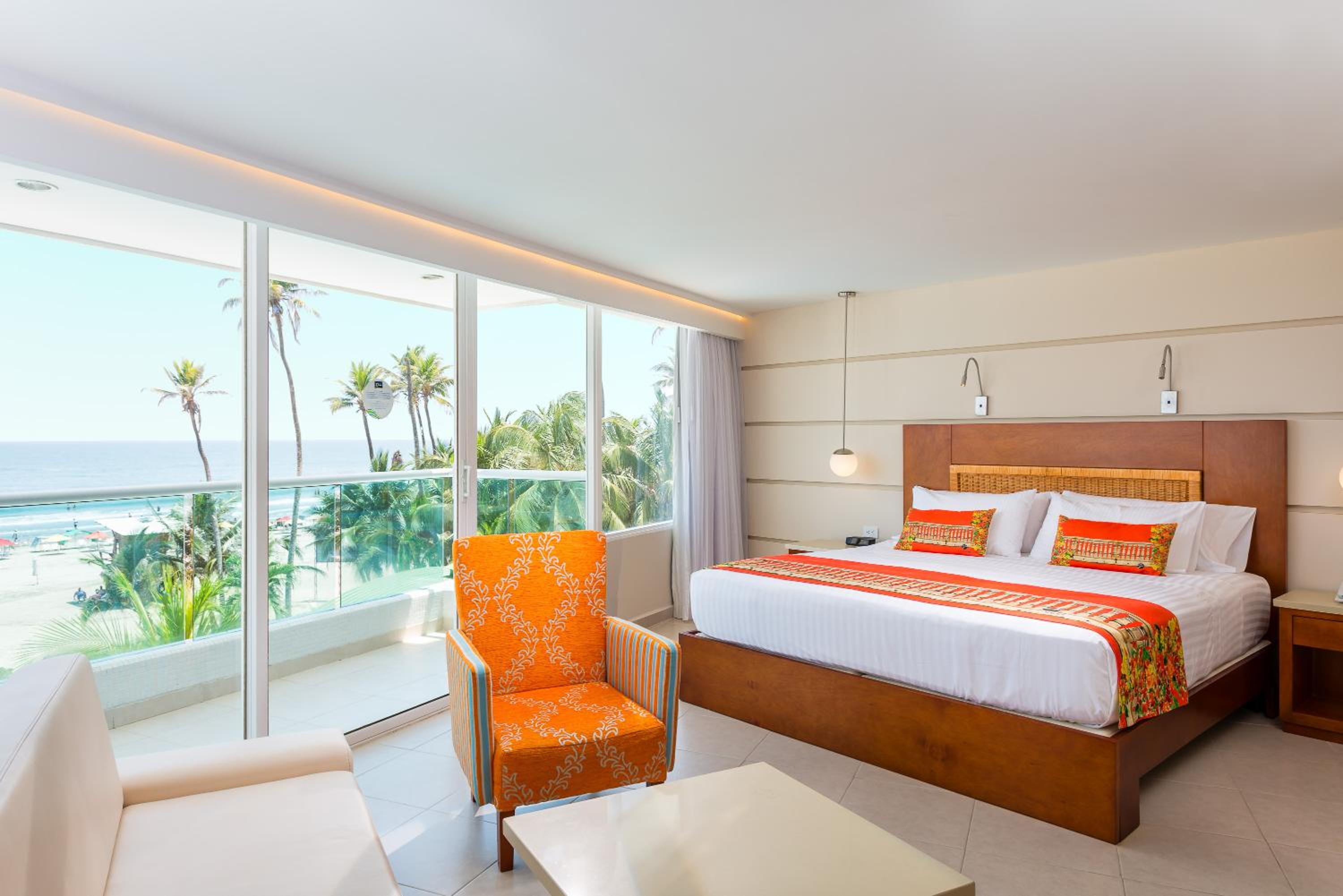 Superior King Room with Balcony and Sea View - Photo 8