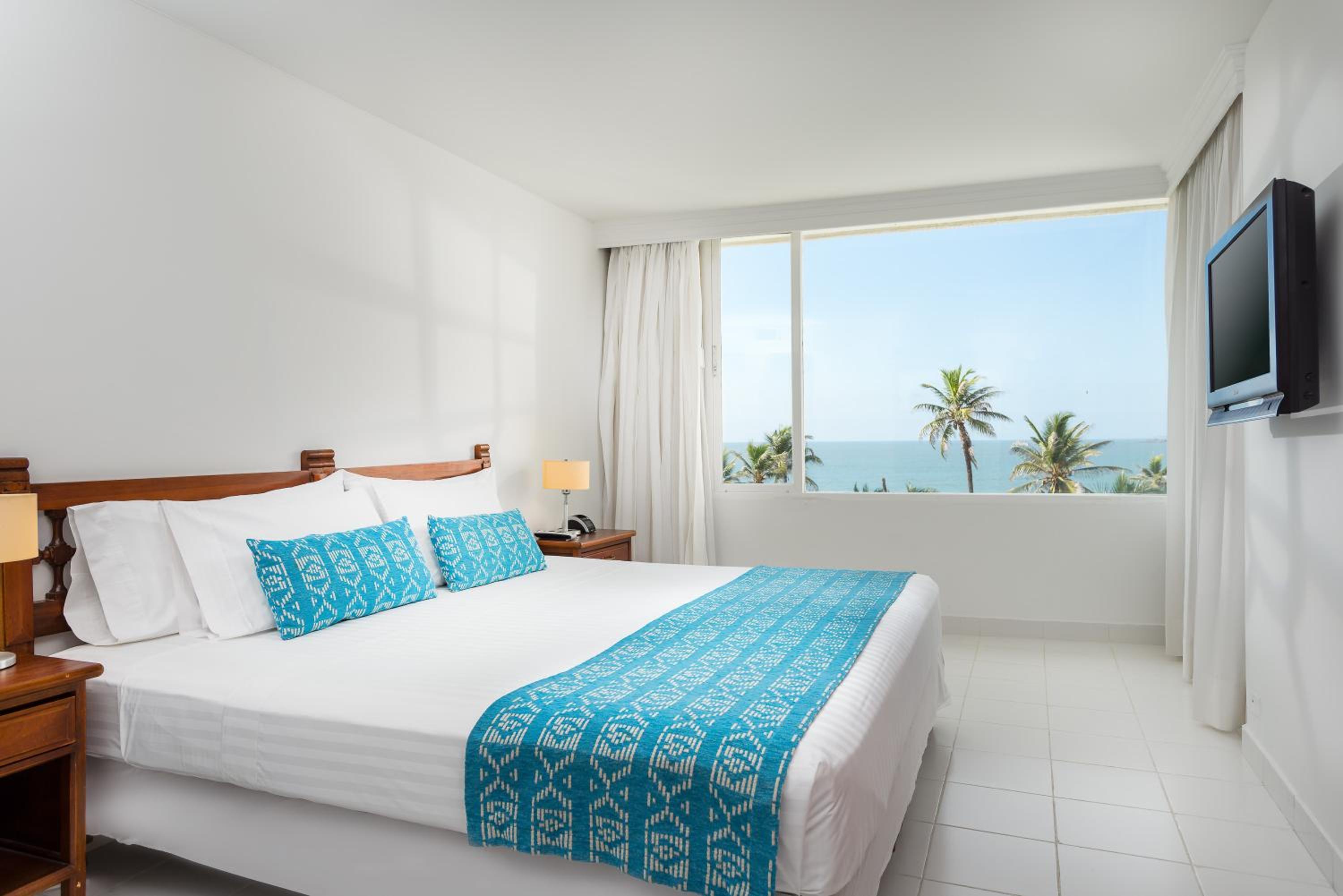 Standard Suite with Sea View - Photo 4