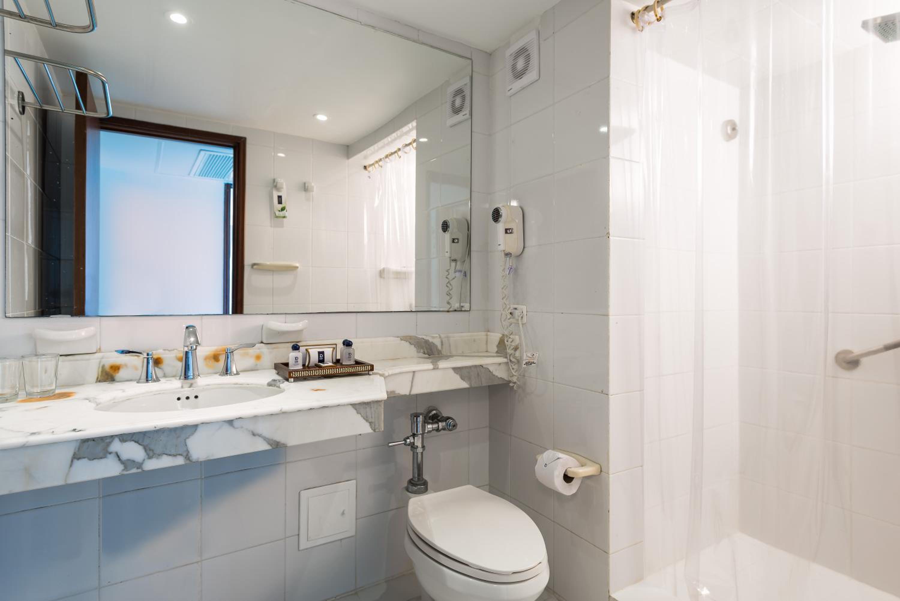 Standard Suite with Sea View - Photo 3