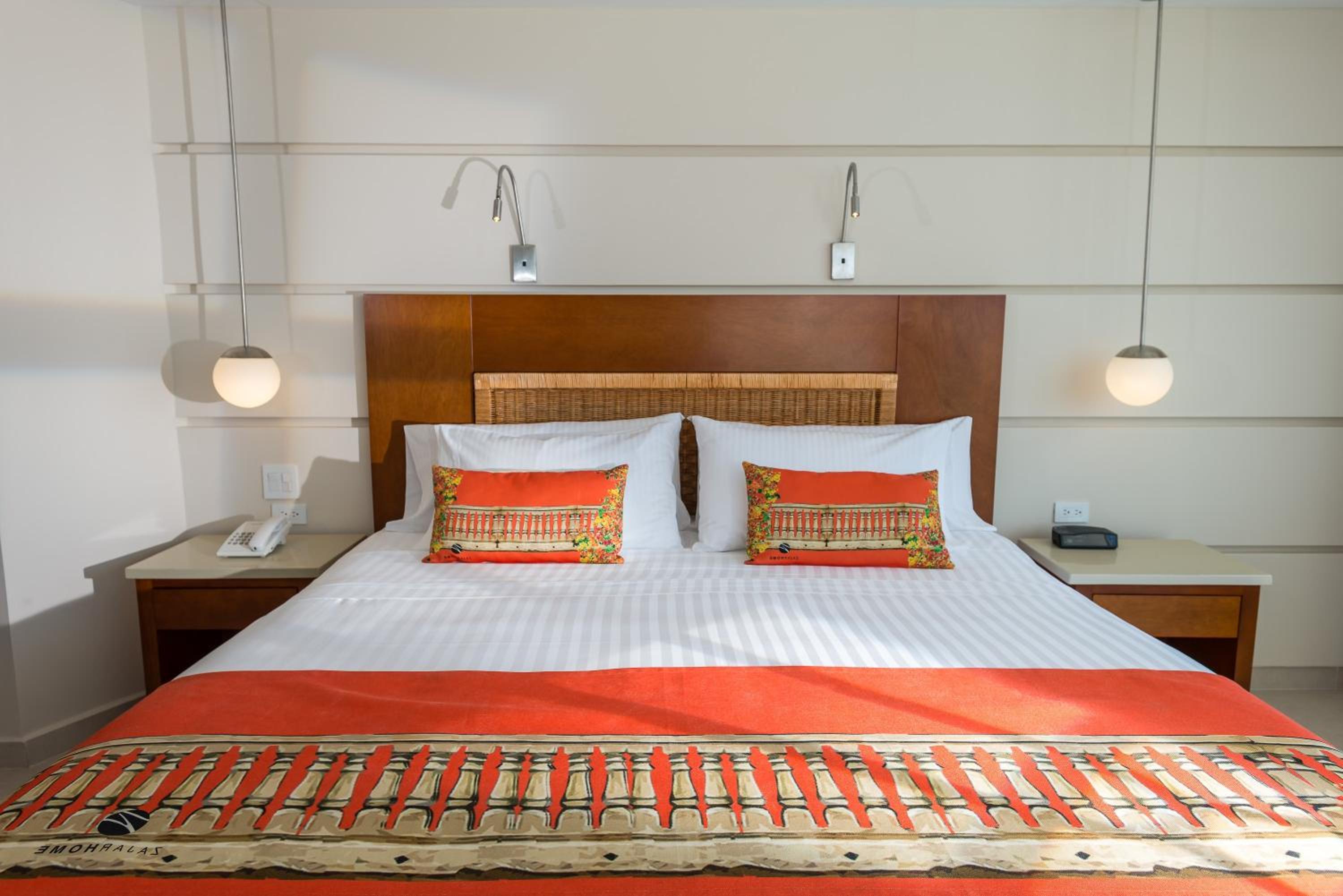 Superior King Room with Balcony and Sea View - Photo 1