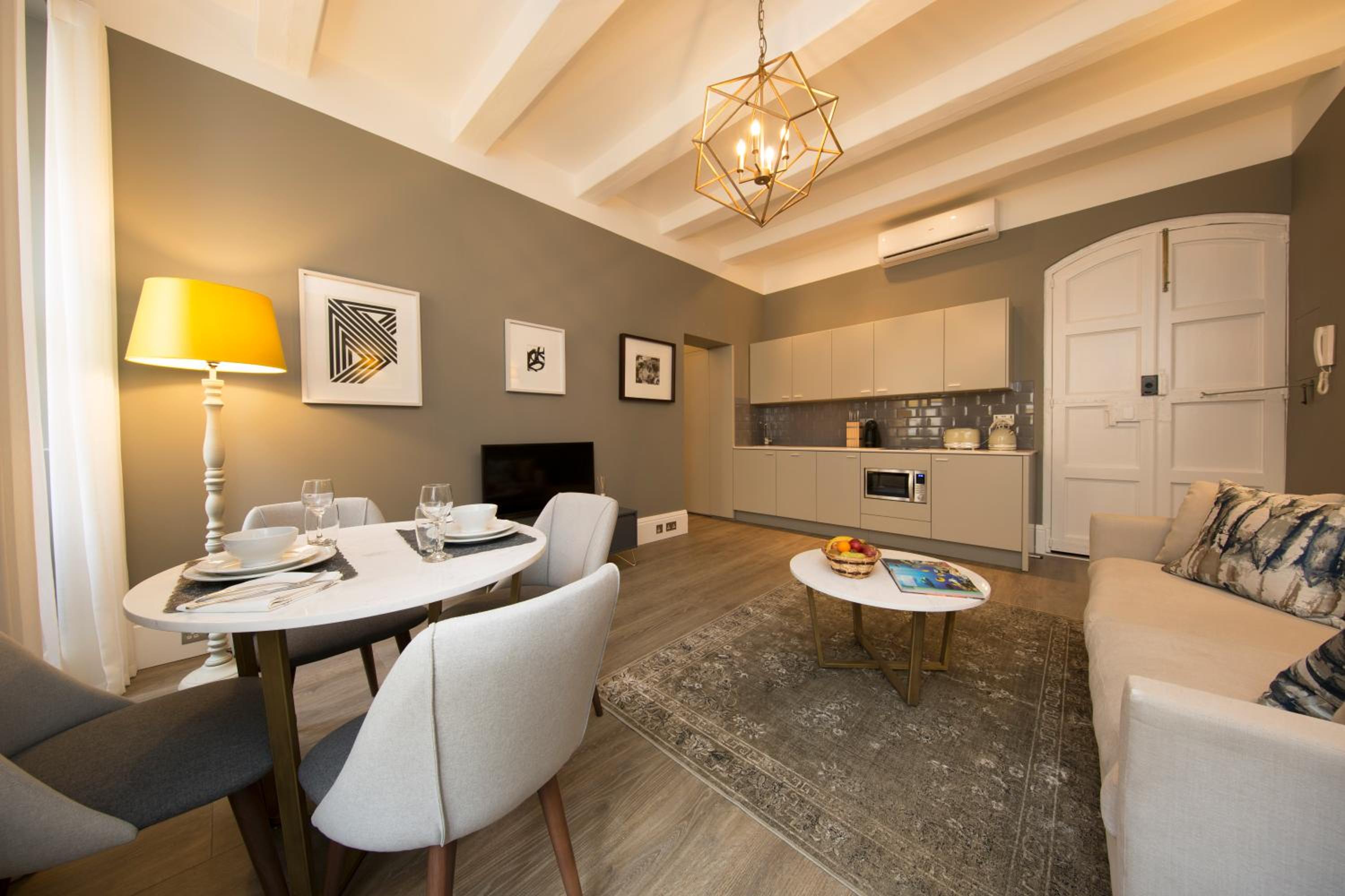One-Bedroom Apartment