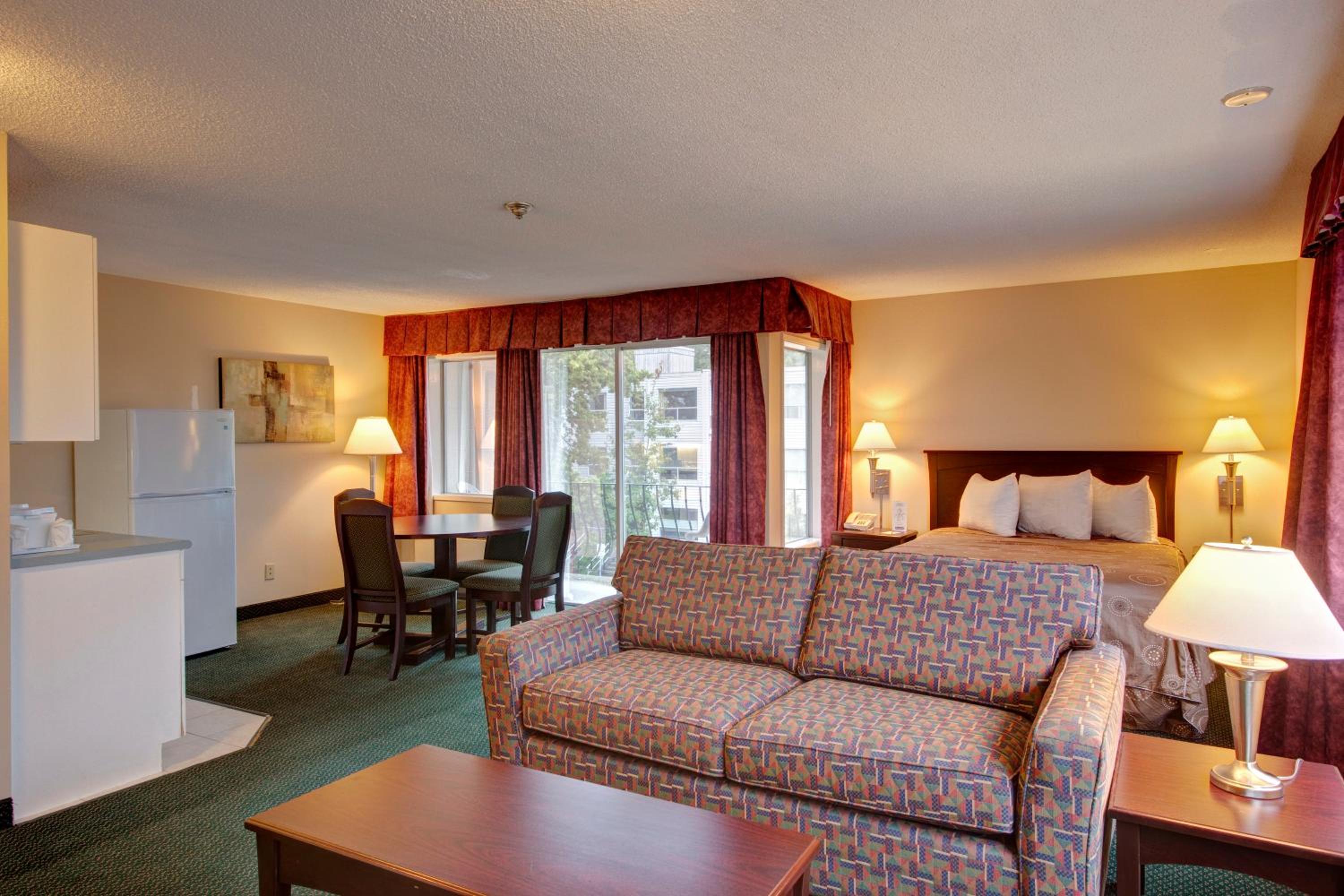Junior Suite with with Two Queen Beds and Full Kitchen - Photo 2