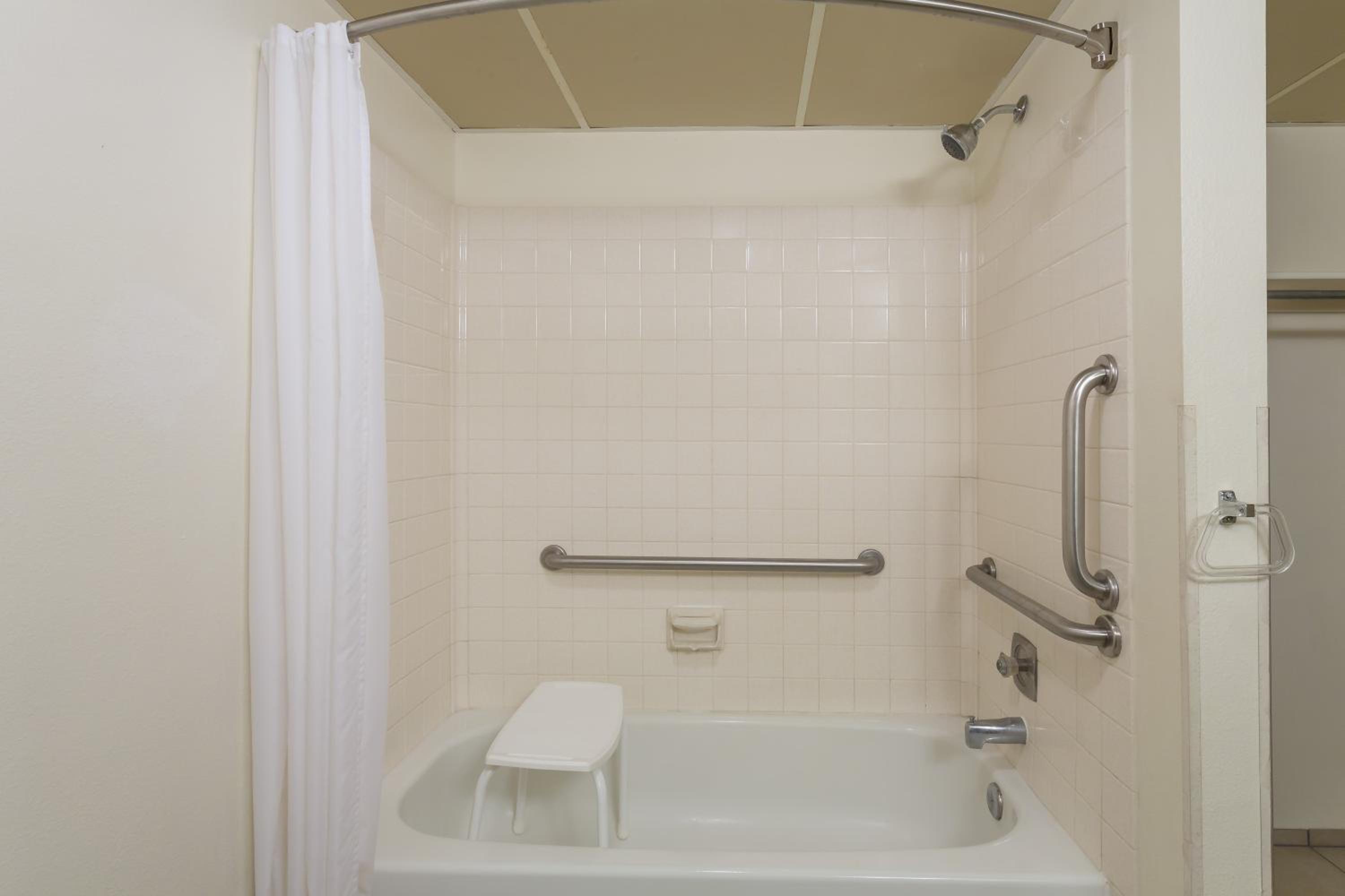 2  Queen Beds, Mobility Accessible Room, Non-Smoking photo 2