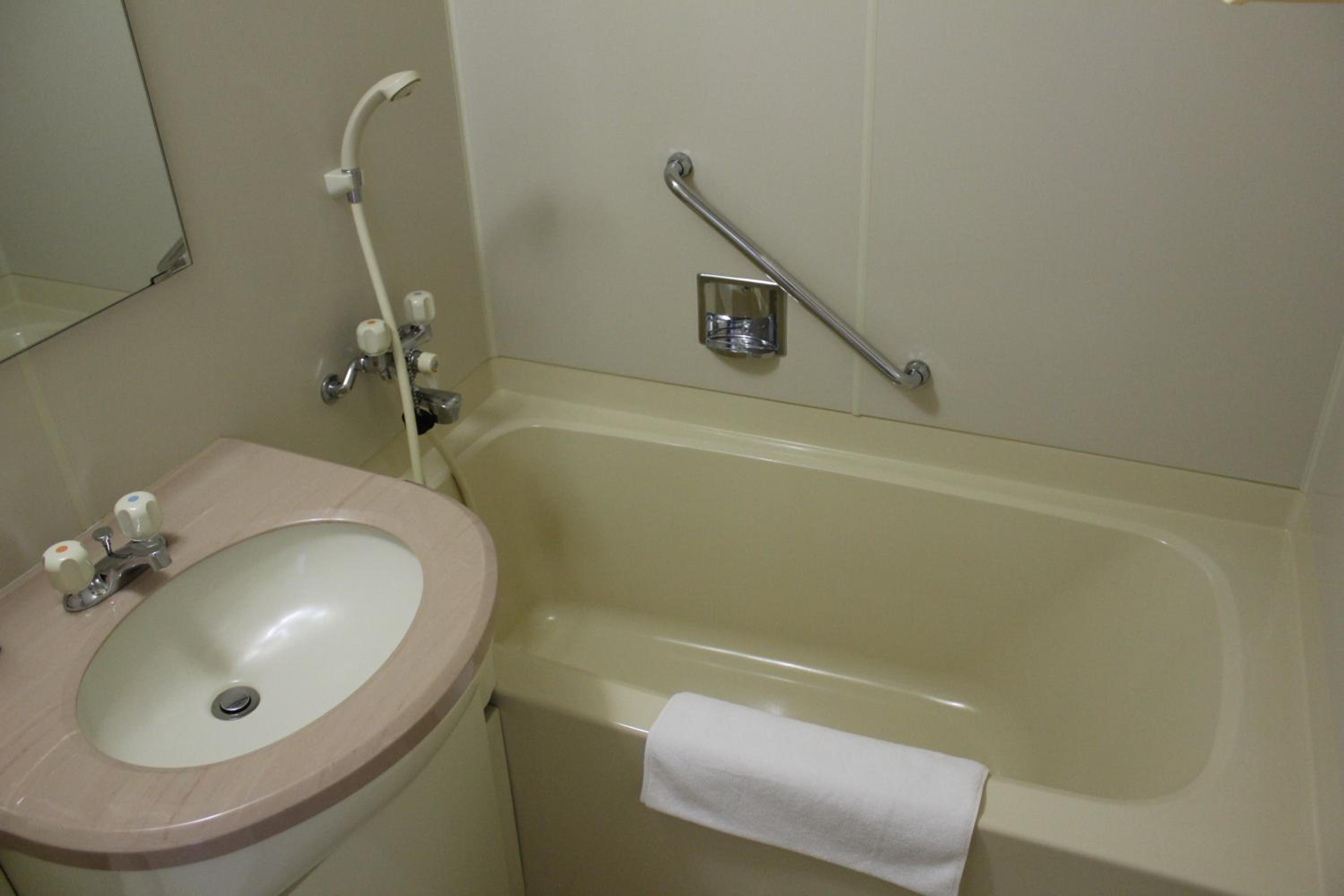 Twin Room (3 Adults) - Photo 3
