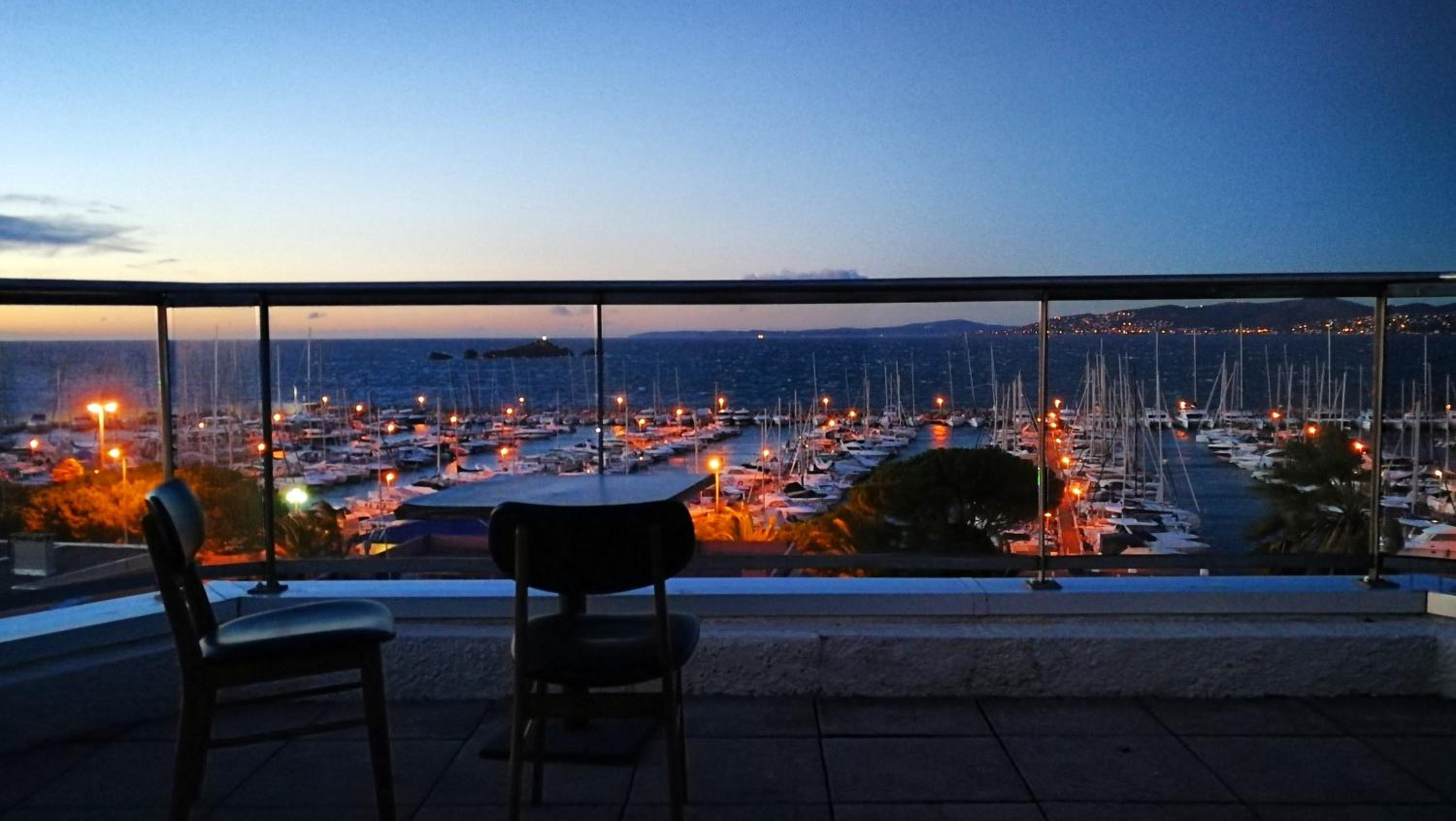 Family Room with Sea View - Photo 6