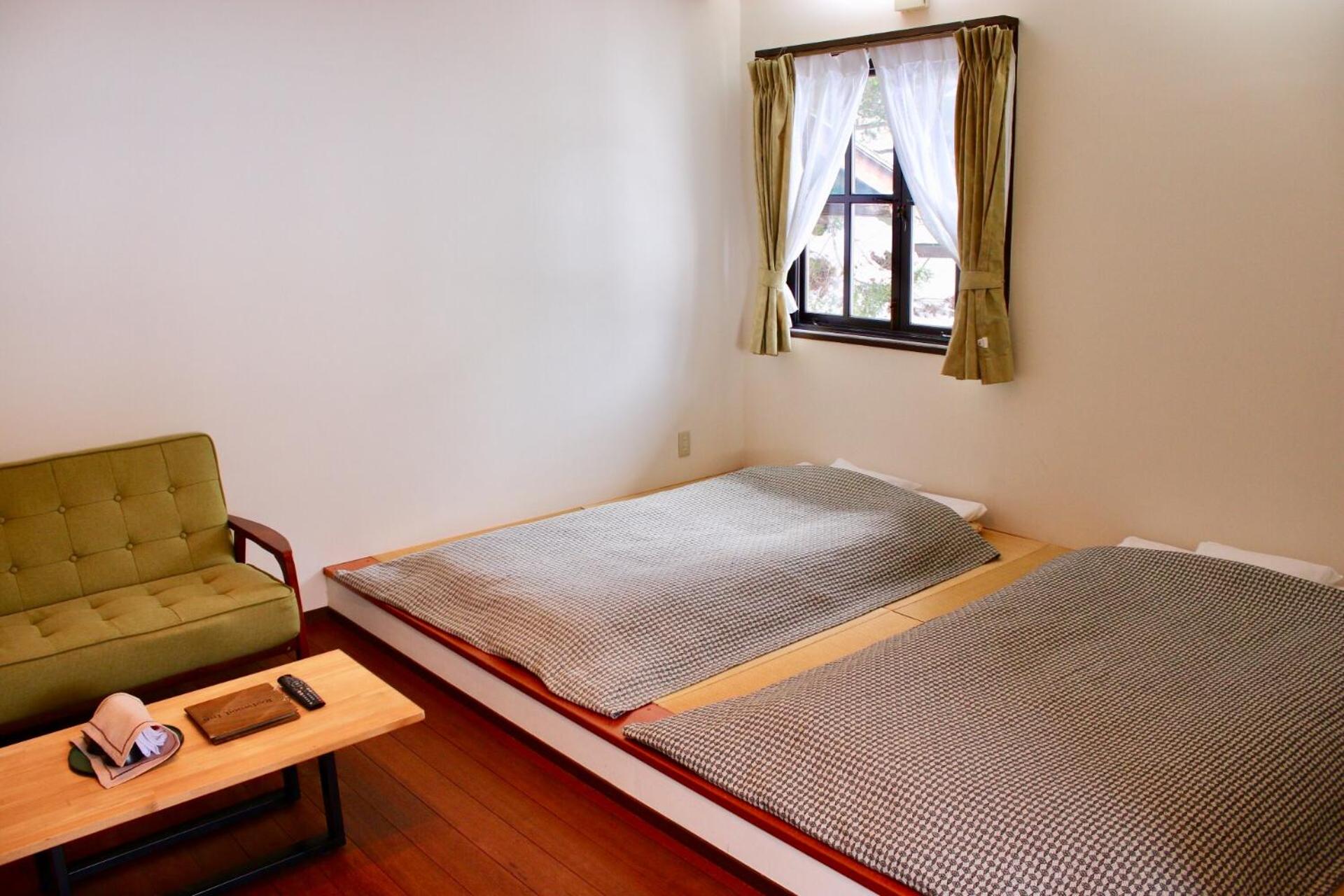 Family Room with Tatami Area and Balcony photo 1
