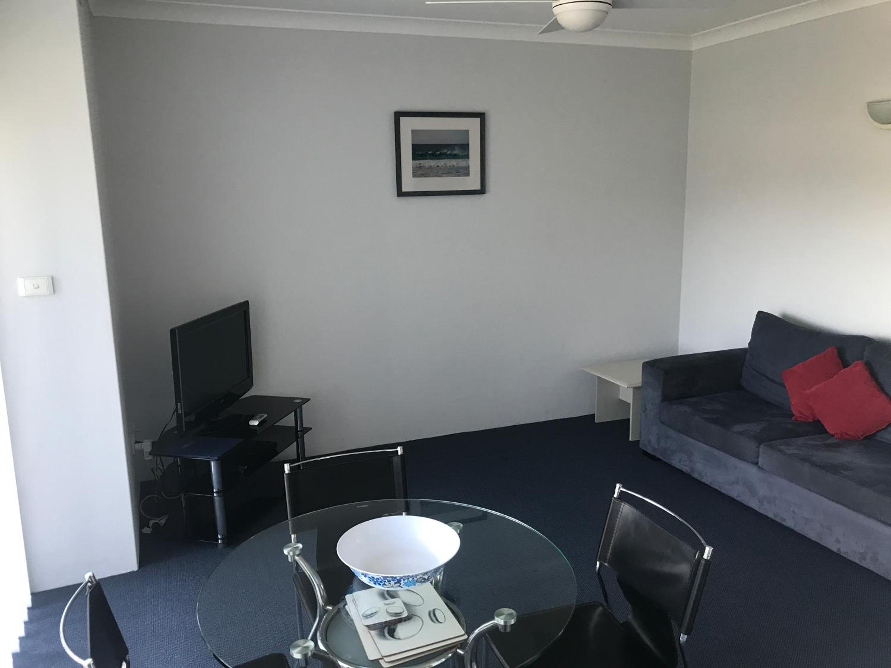 One-Bedroom Apartment with Sea View photo 2