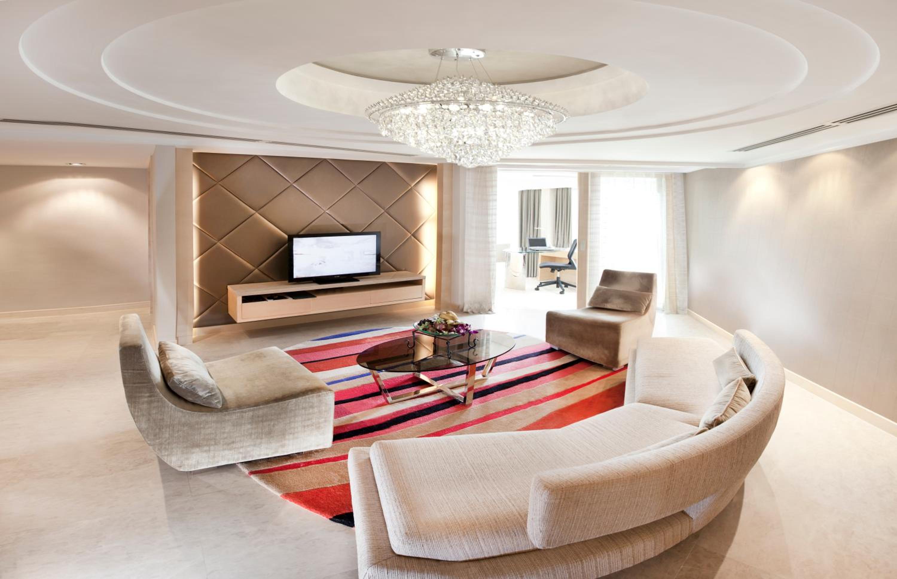 Executive Suite - Photo 4