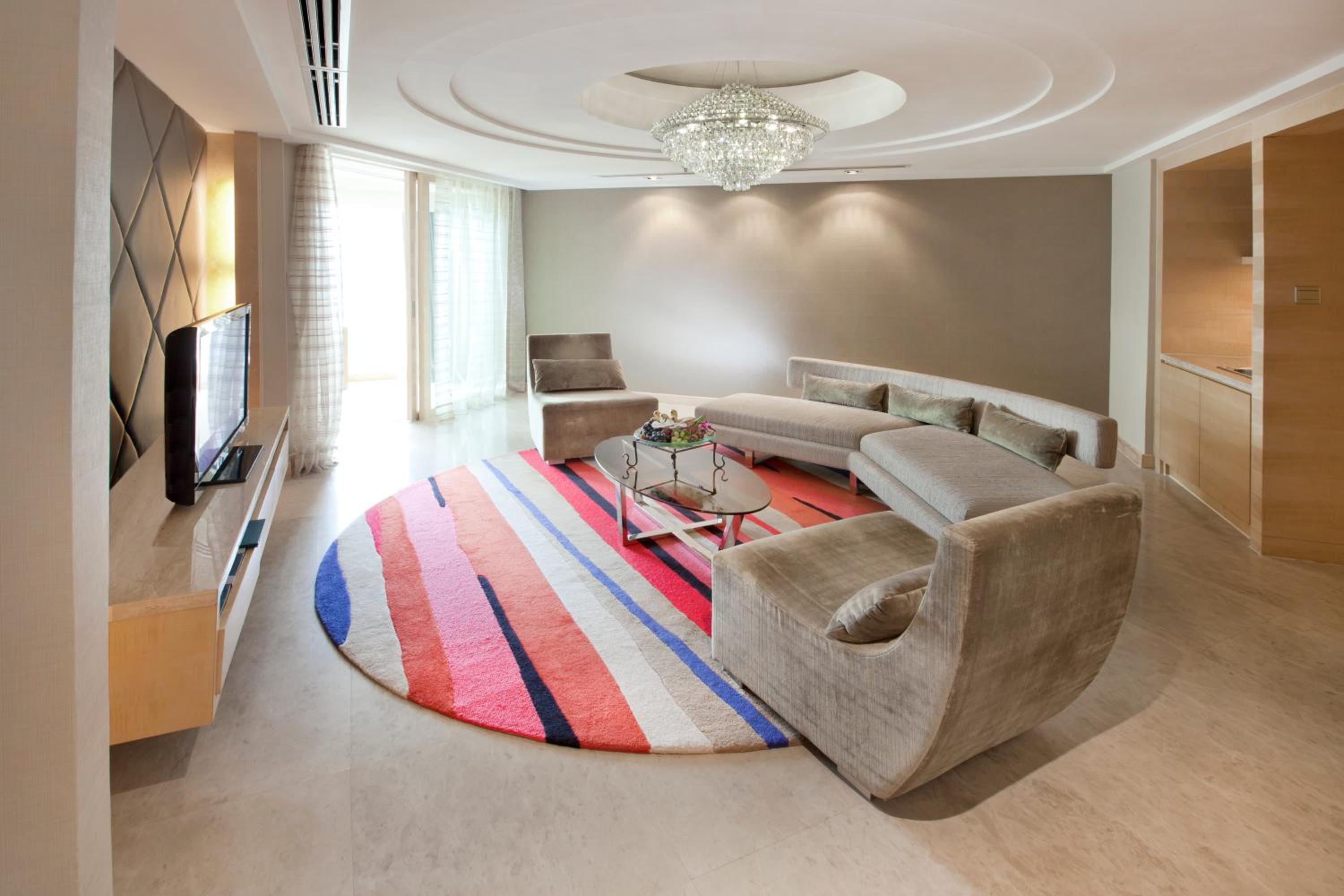 Executive Suite - Photo 6
