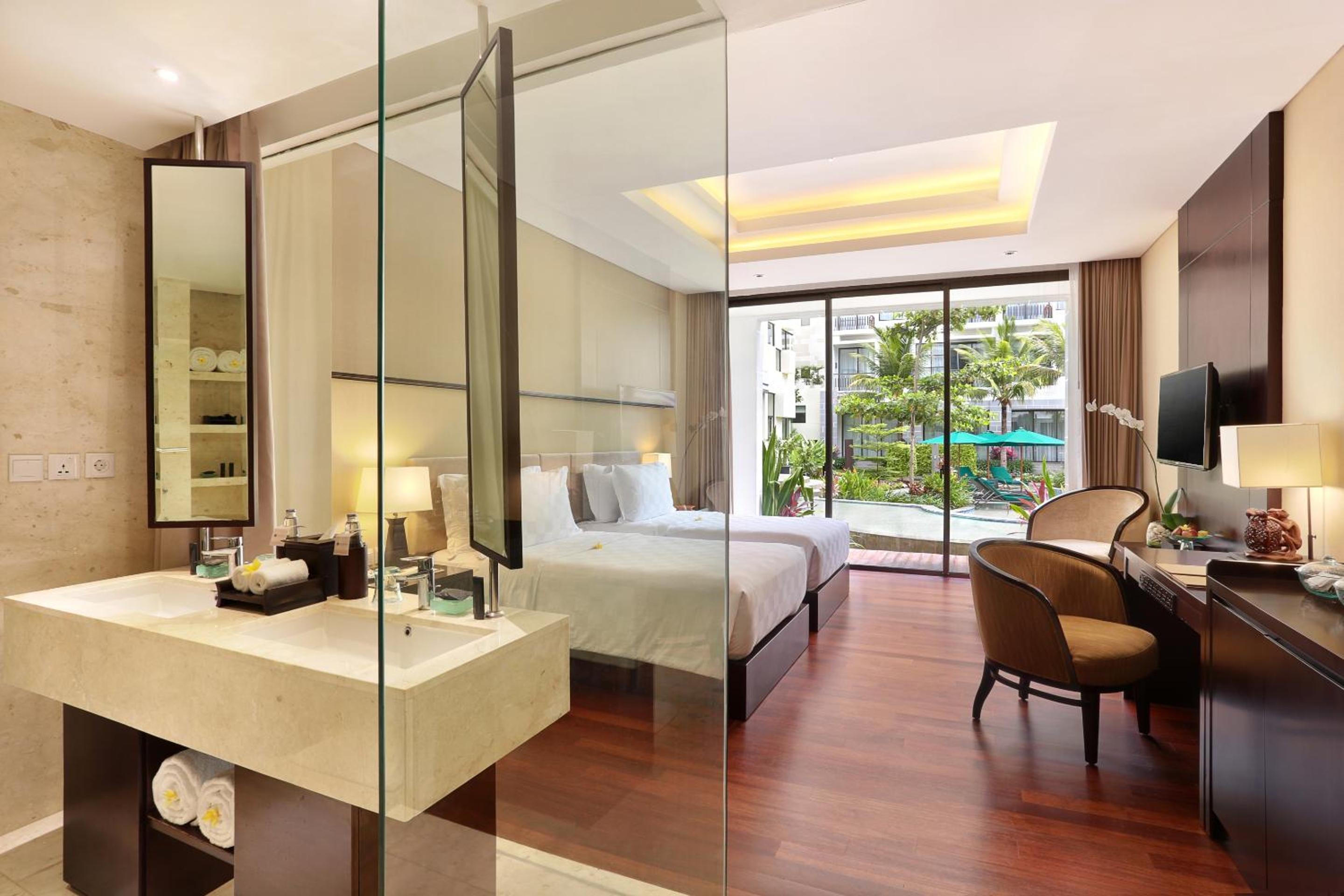 Flash Deal - Deluxe Room photo 2