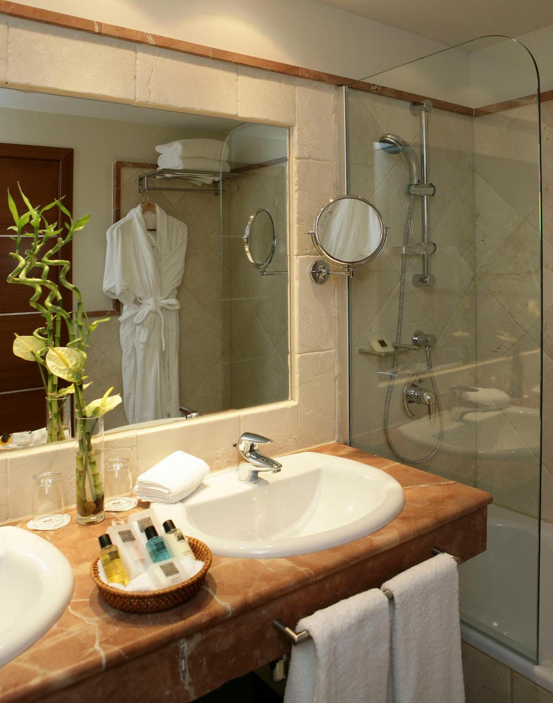 Deluxe Triple Room - Photo 6