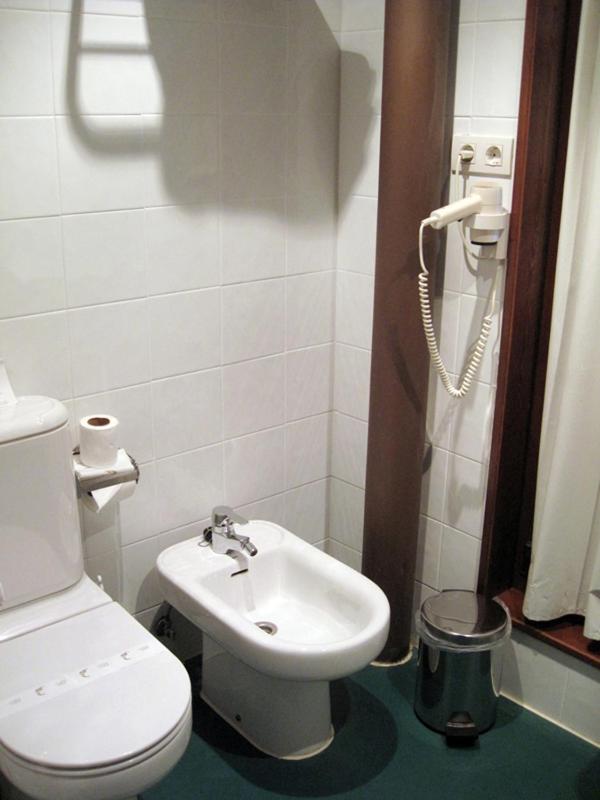 Double or Twin Room - Photo 28