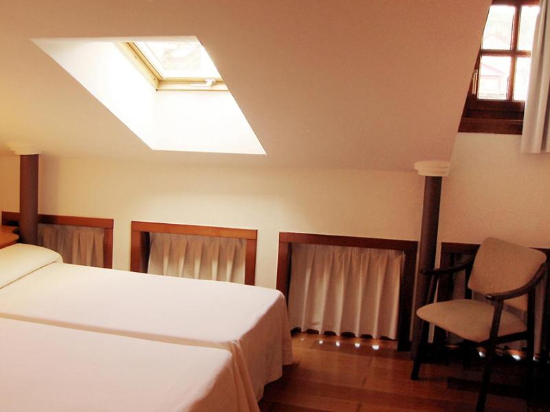 Double or Twin Room - Photo 2