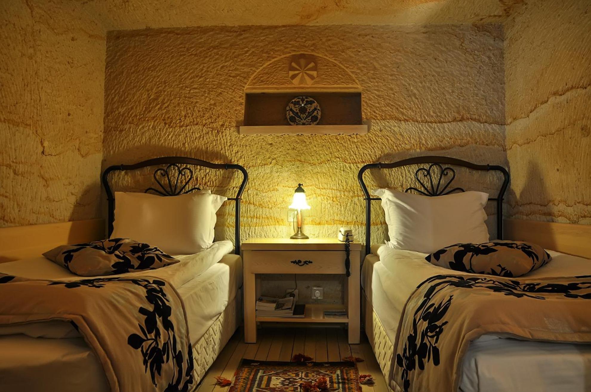Twin Cave Room - Photo 1