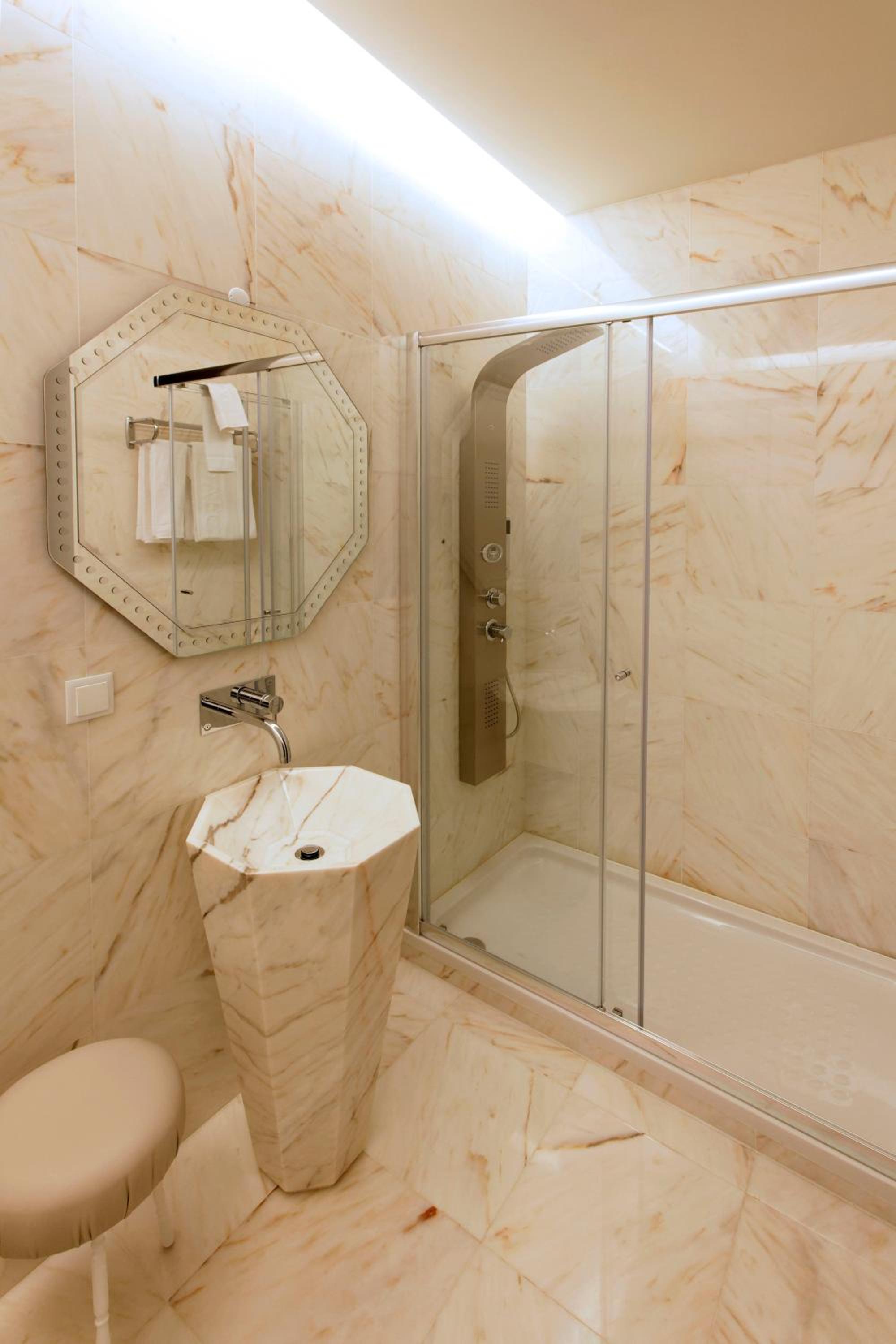 Deluxe Double or Twin Room photo 2