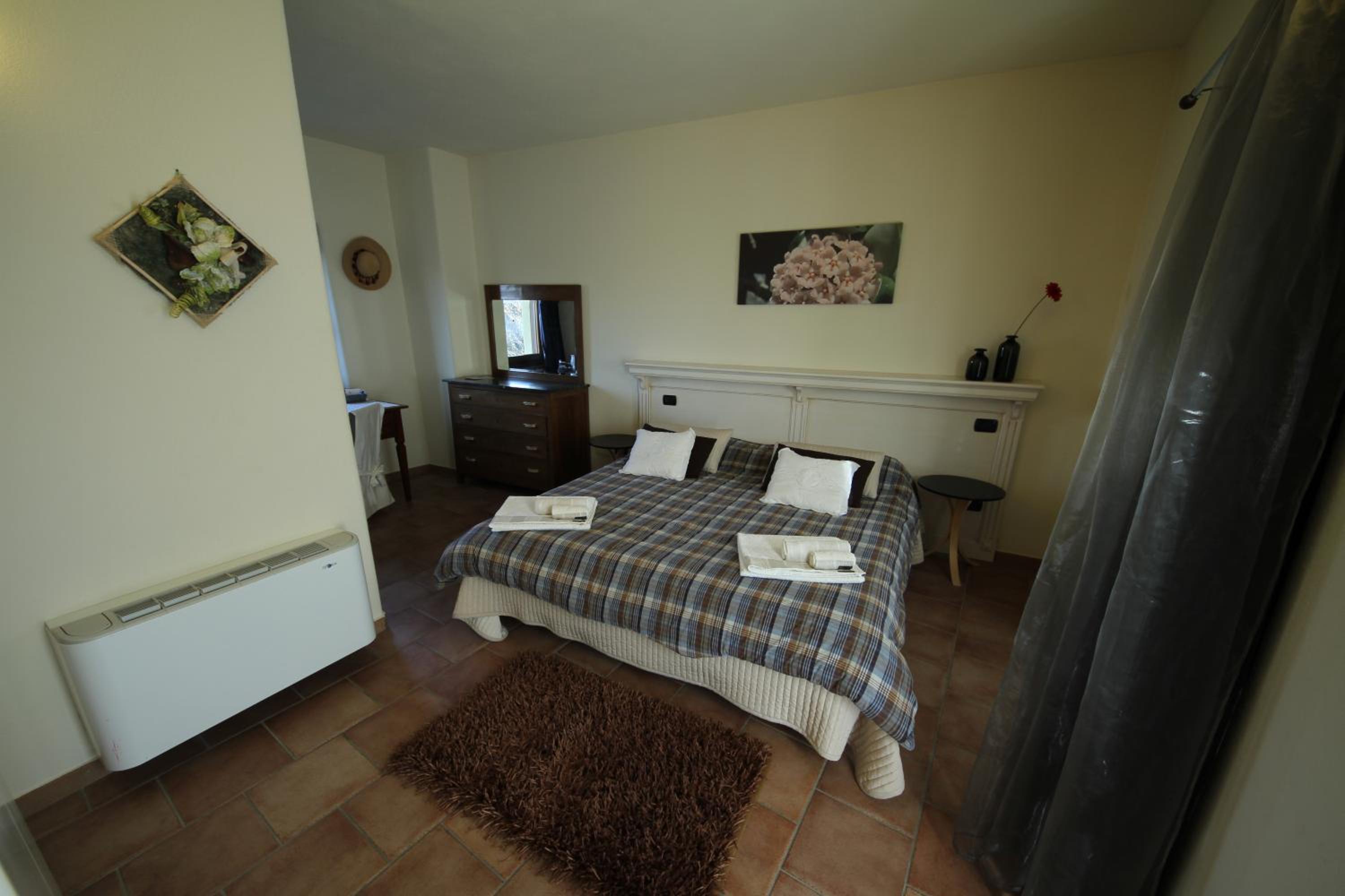 Double or Twin Room - Photo 4
