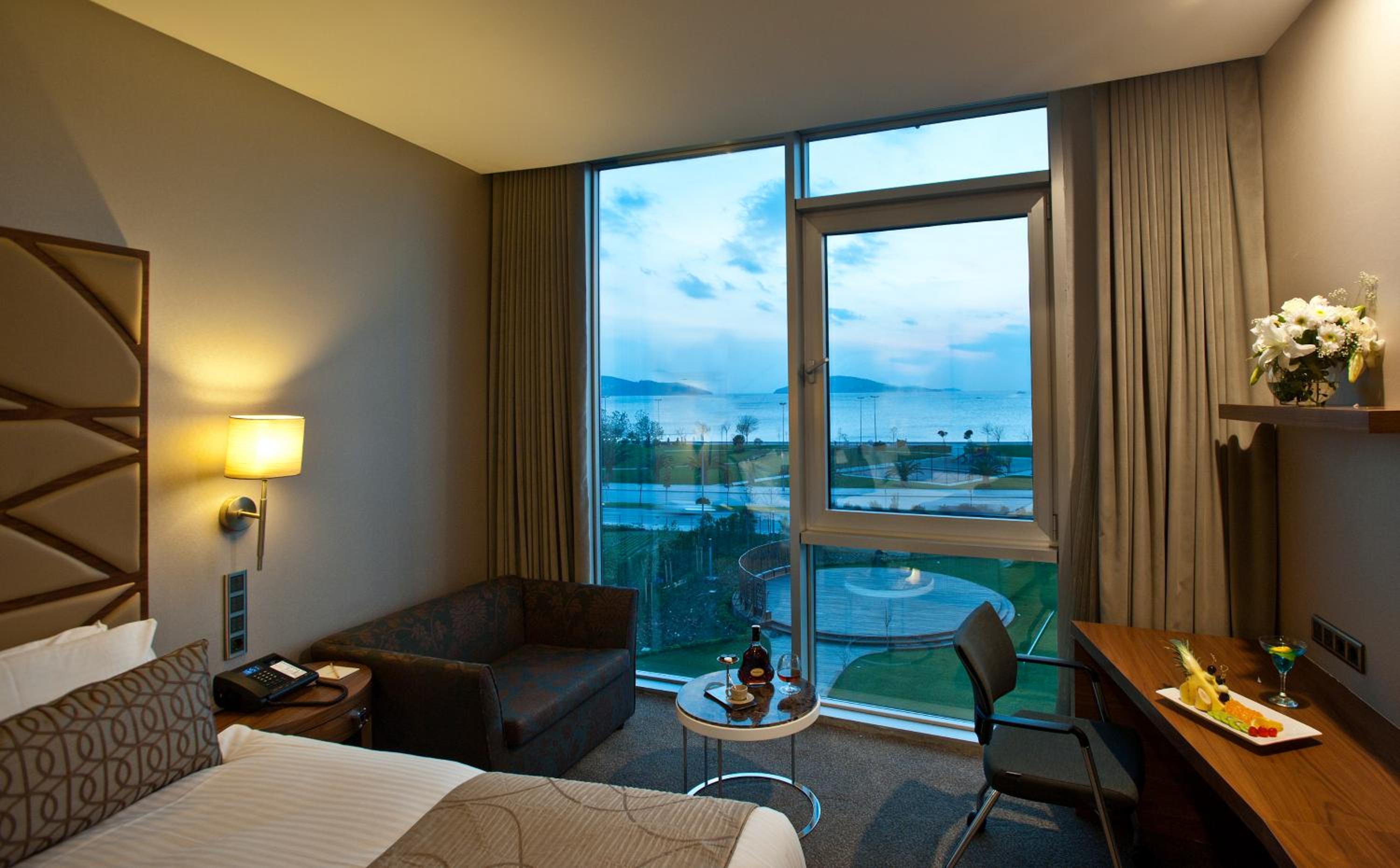 Deluxe Twin Room with Sea View photo 2