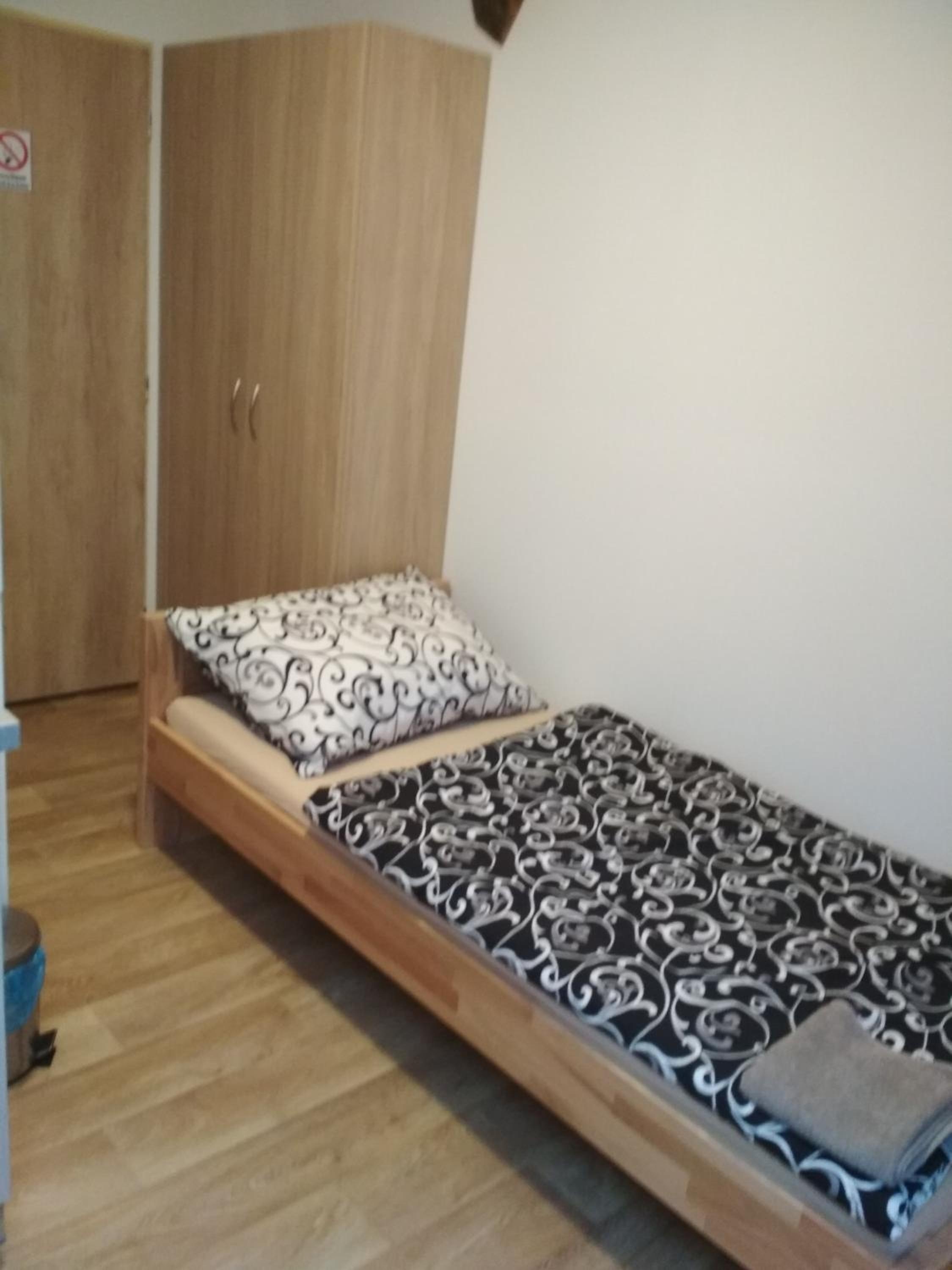 Single Room with Bathroom photo 1