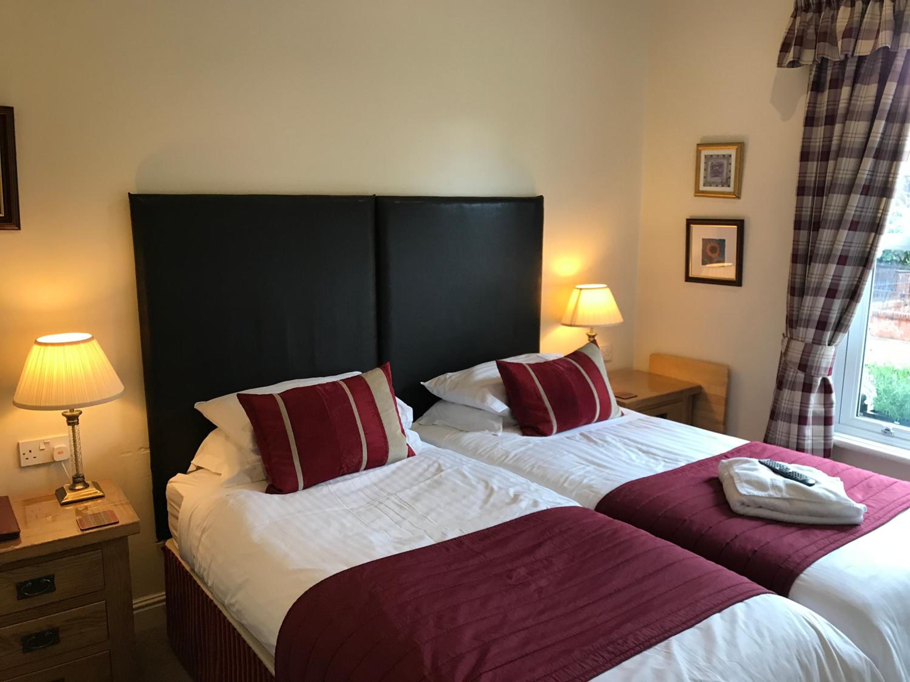 Standard Twin Room with Shared Bathroom photo 2