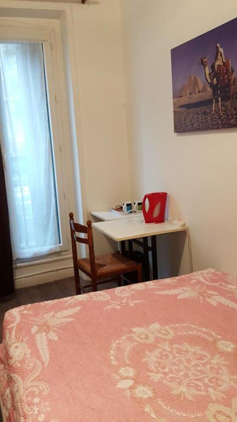 Standard Double Room with Shared Bathroom photo 3