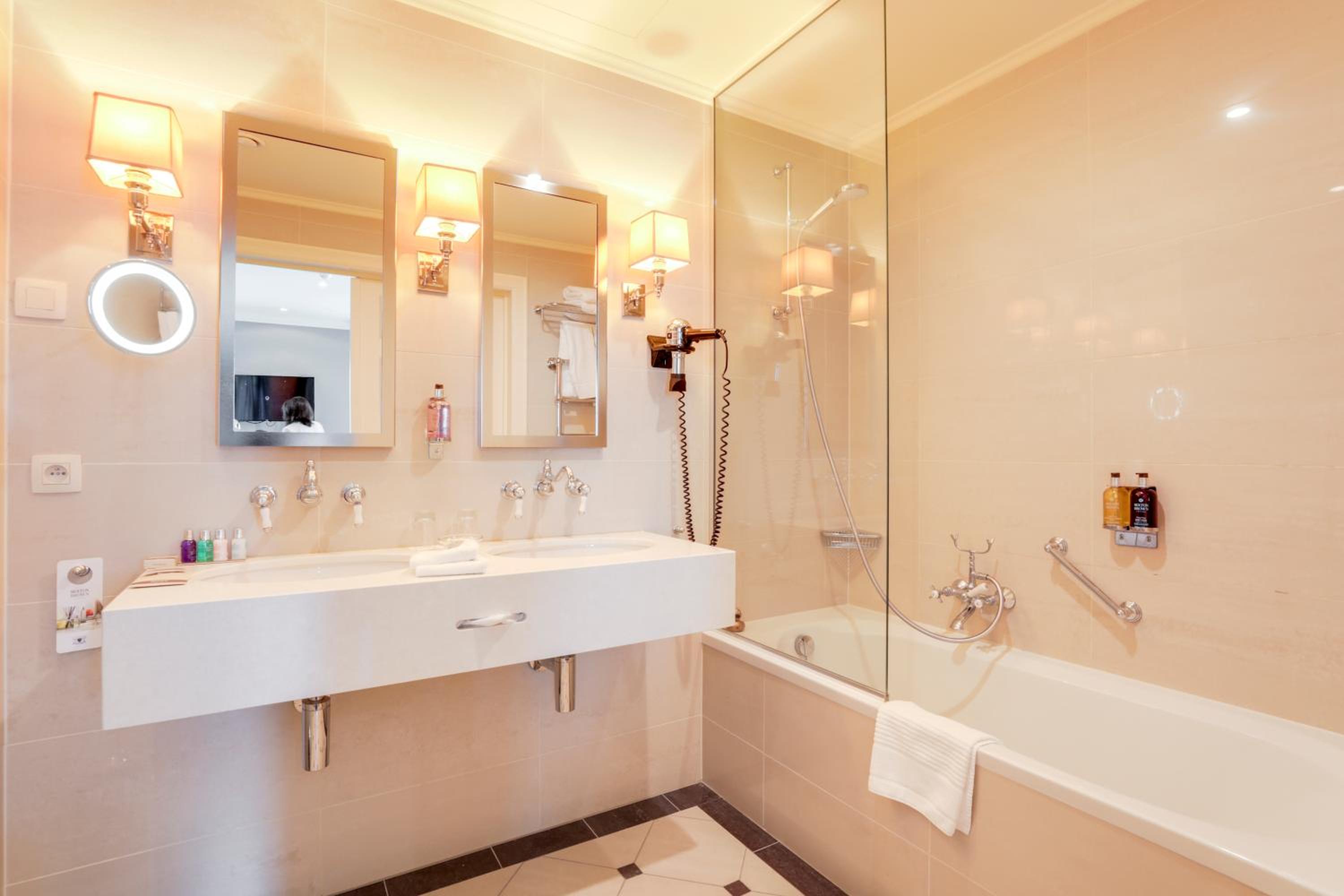Deluxe Suite - Photo 4