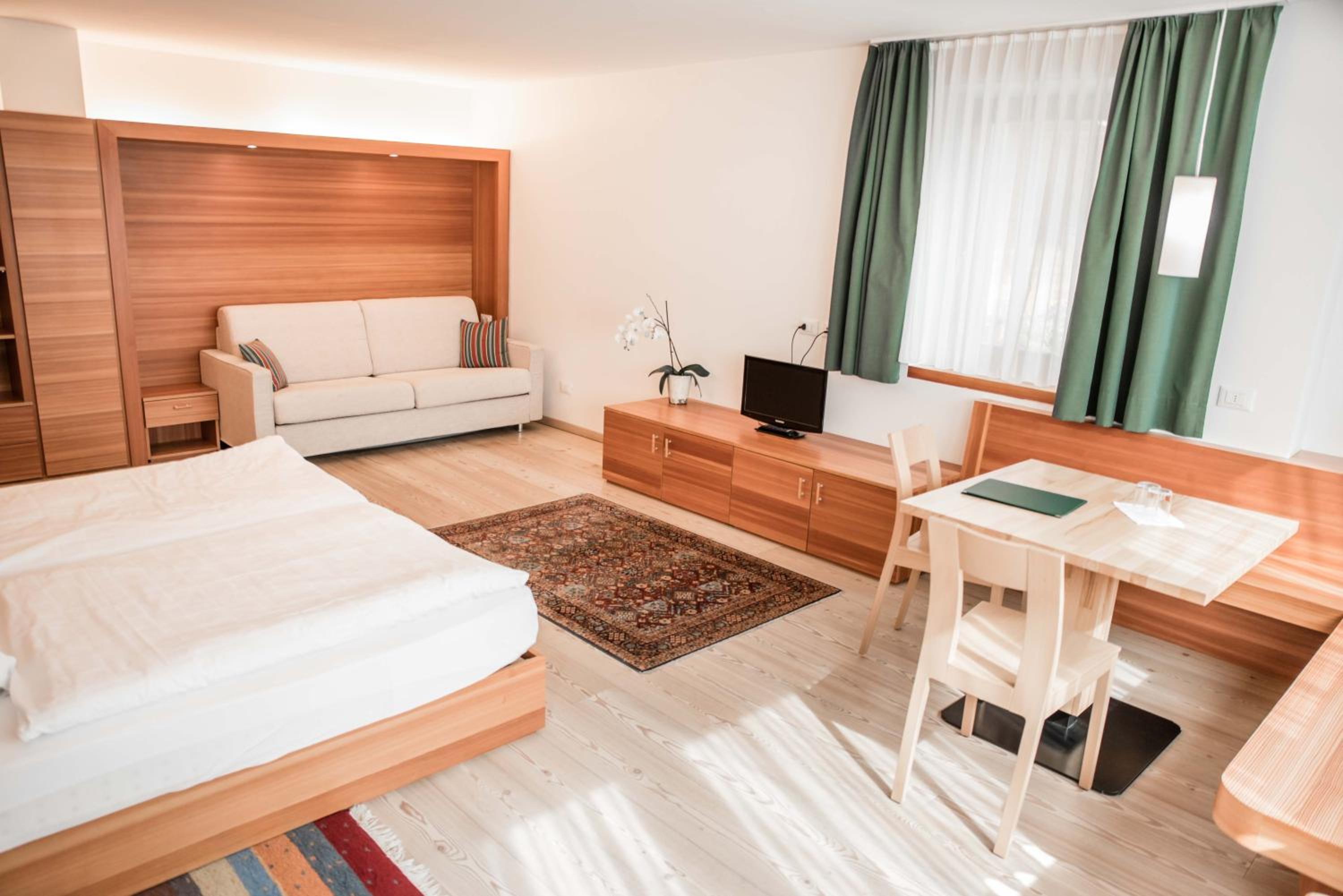 Large Double or Twin Room photo 1