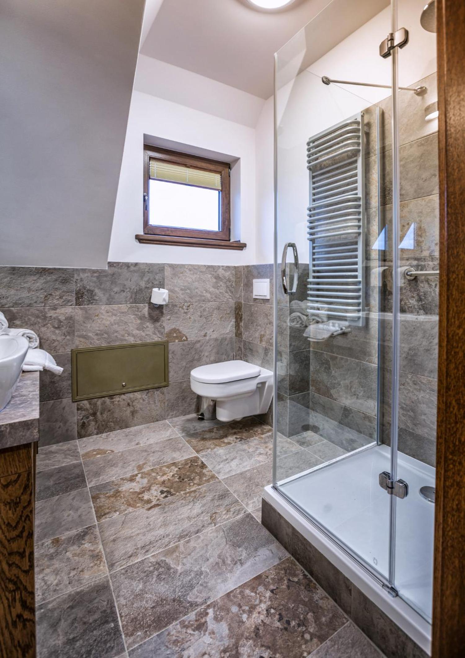 Double or Twin Room with Bathroom - Photo 6