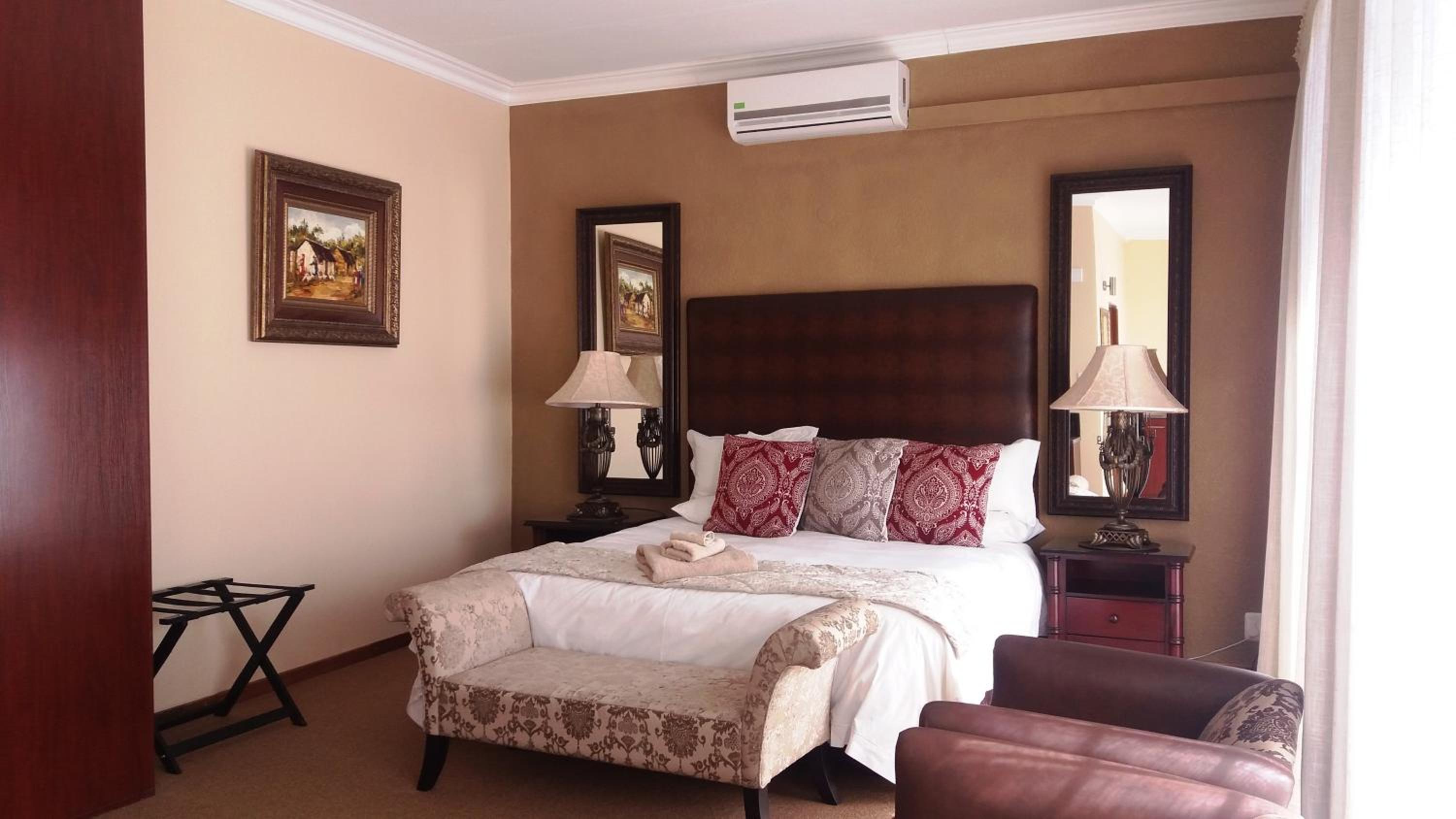 Queen Room with Pool View