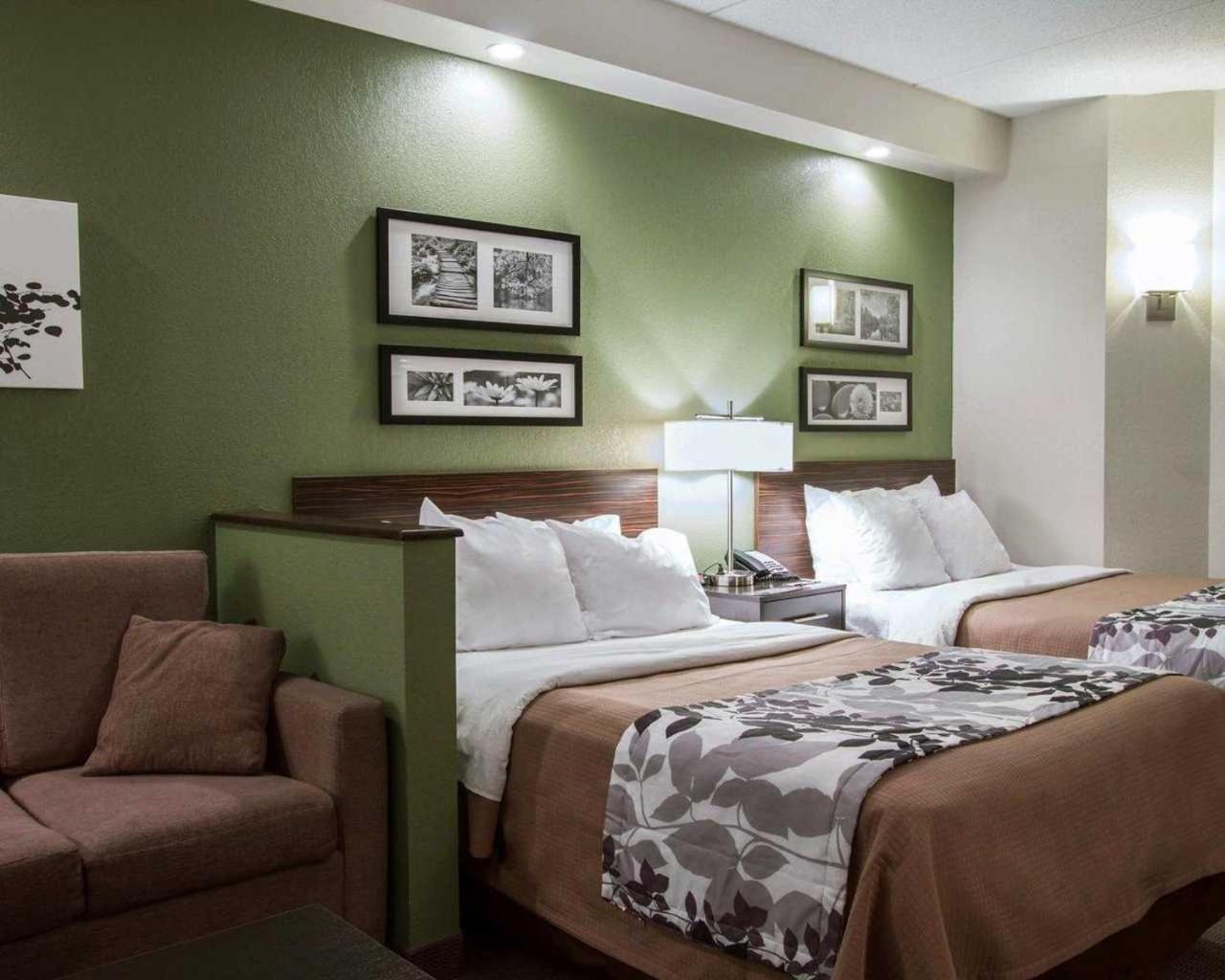 Suite with Two Double Beds - Non-Smoking with Sofabed - Photo 4