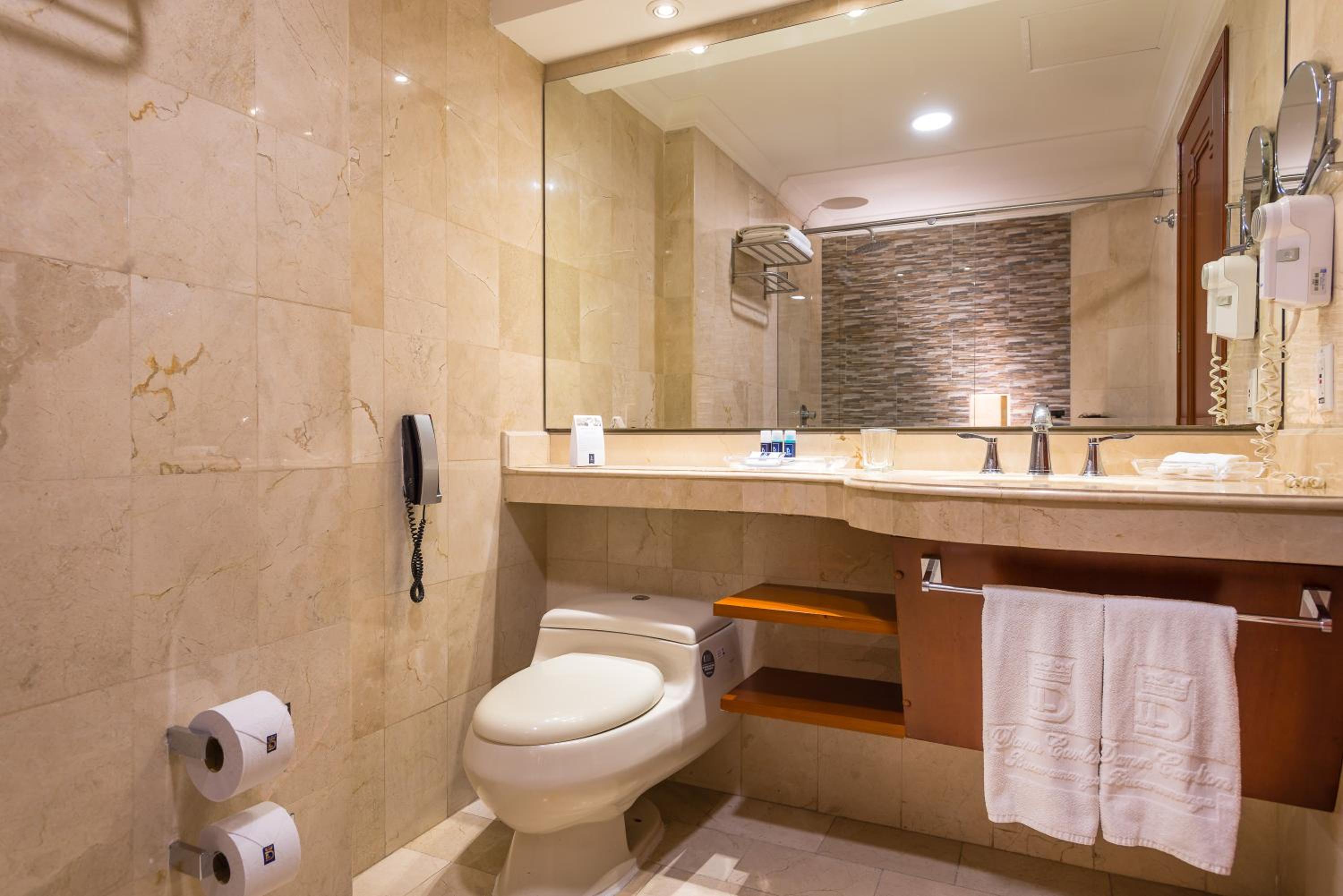 Standard Queen Room - Photo 6