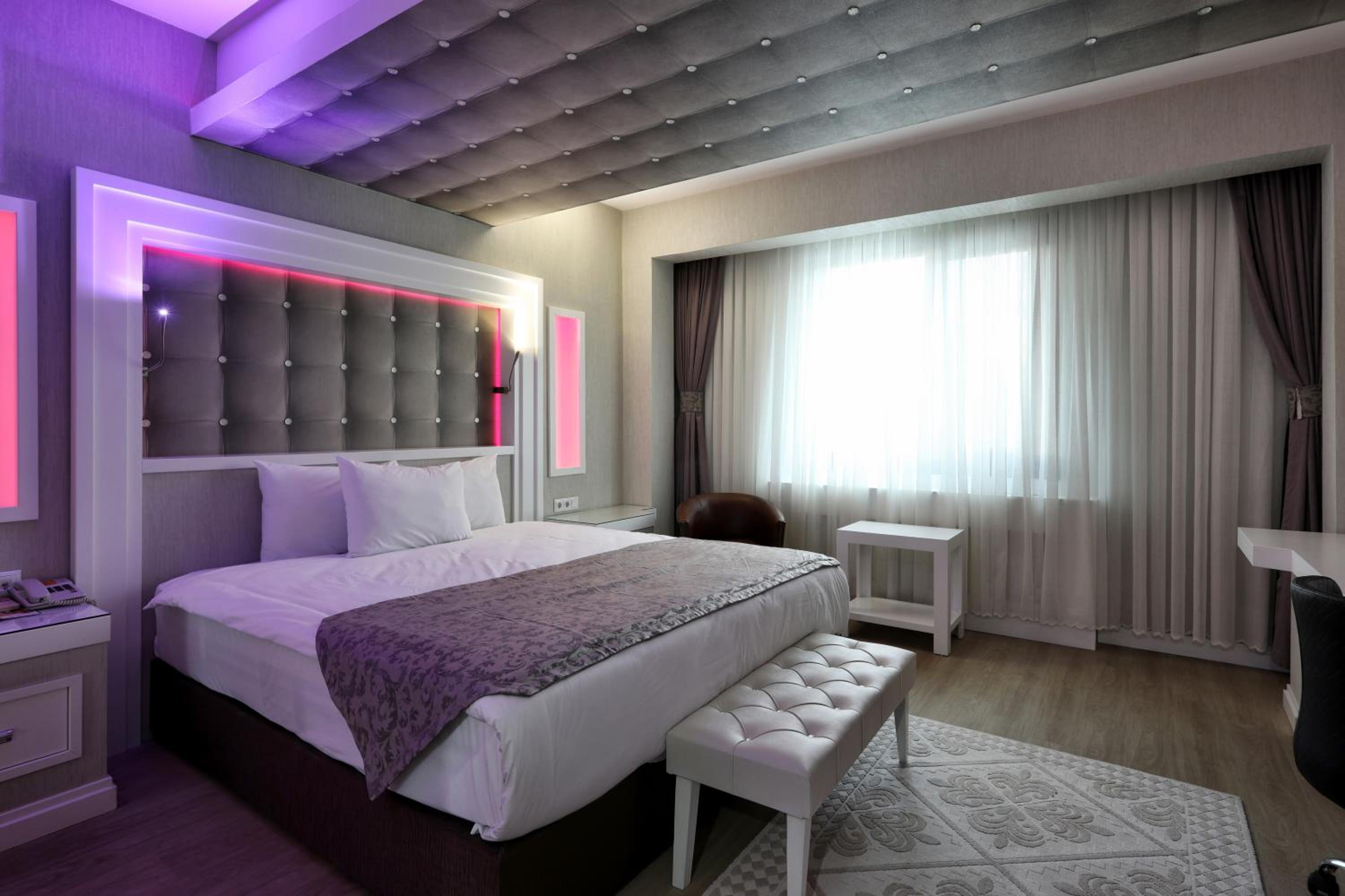Deluxe Queen Room - Photo 4