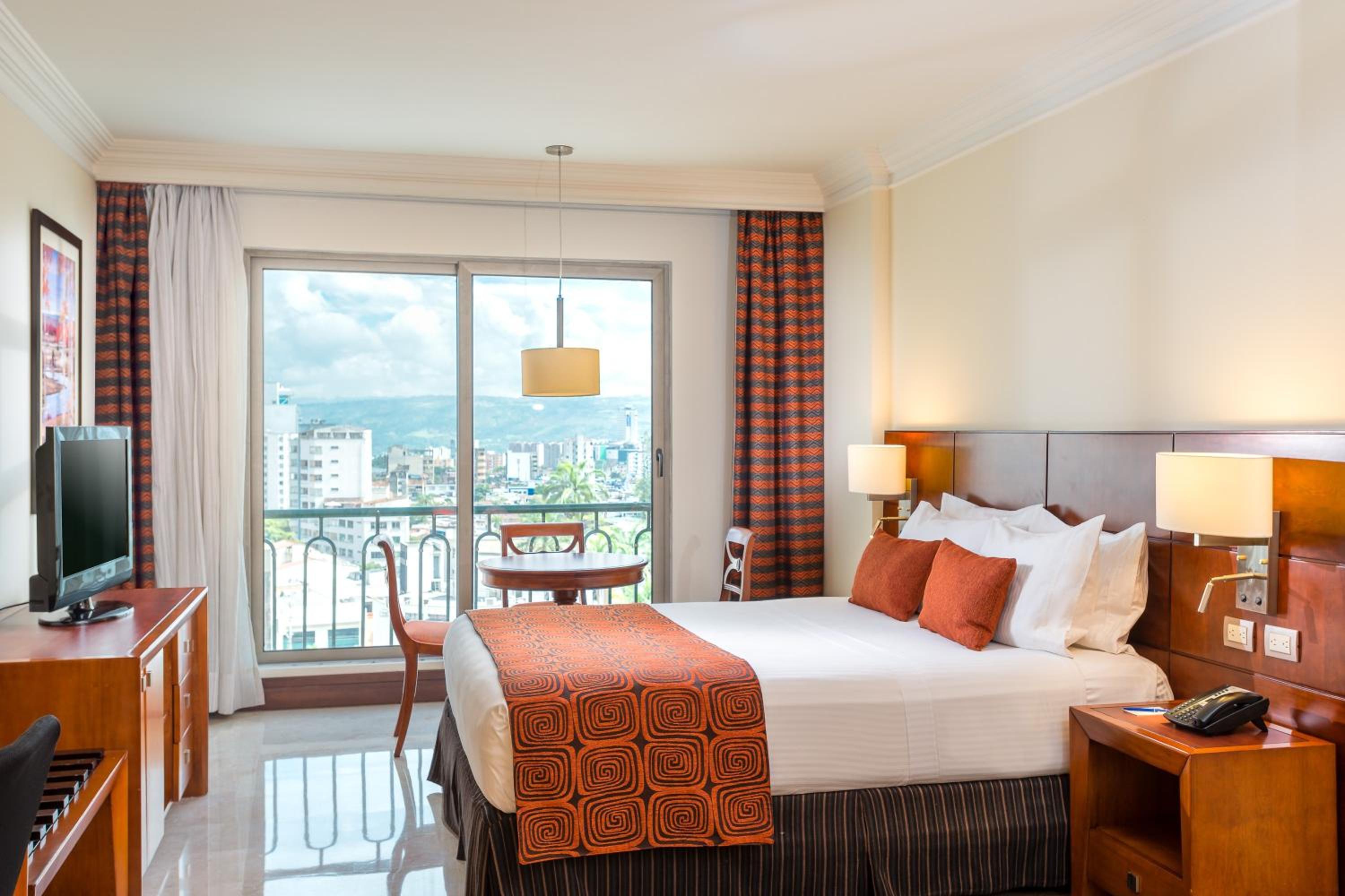 Standard Queen Room - Photo 4