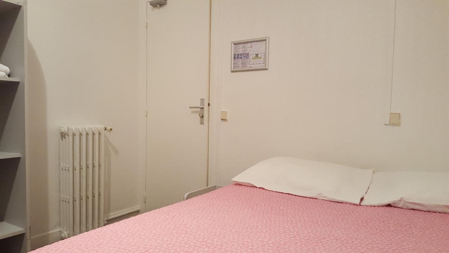 Double Room - Photo 9