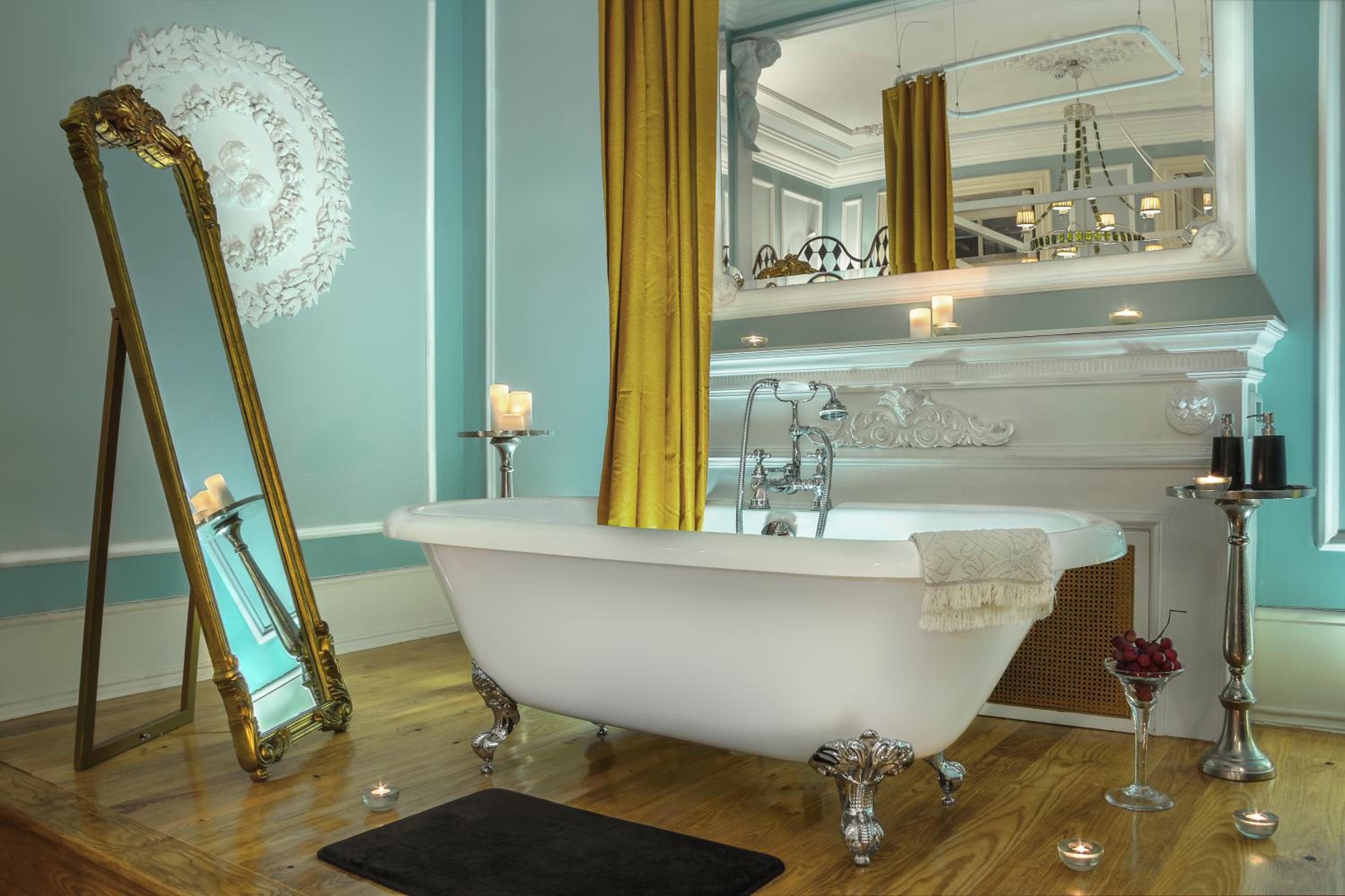 Superior King Suite - Photo 2