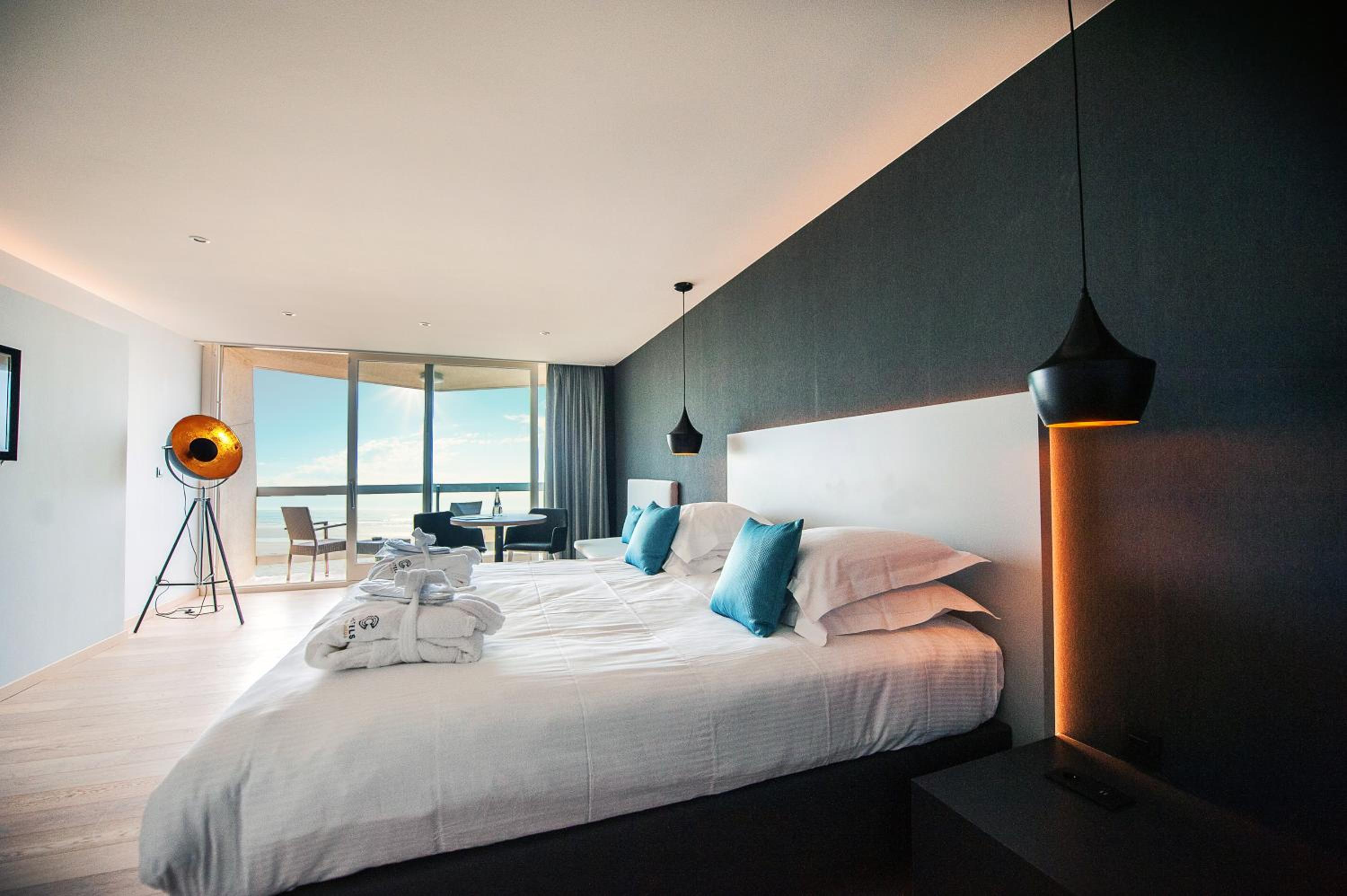Junior Suite with Twin Beds and Sea View