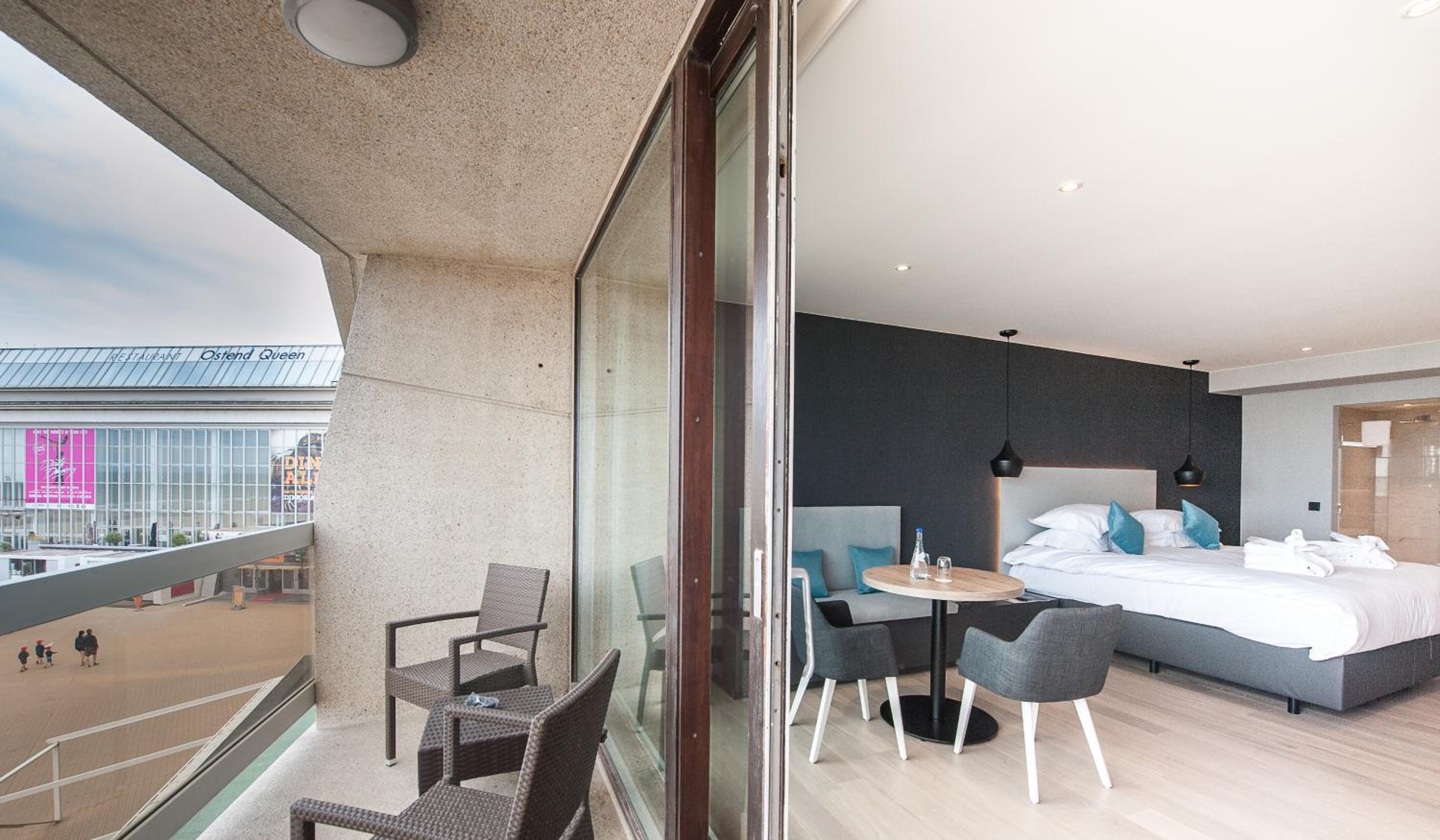 Junior Suite with Twin Beds and Sea View photo 3