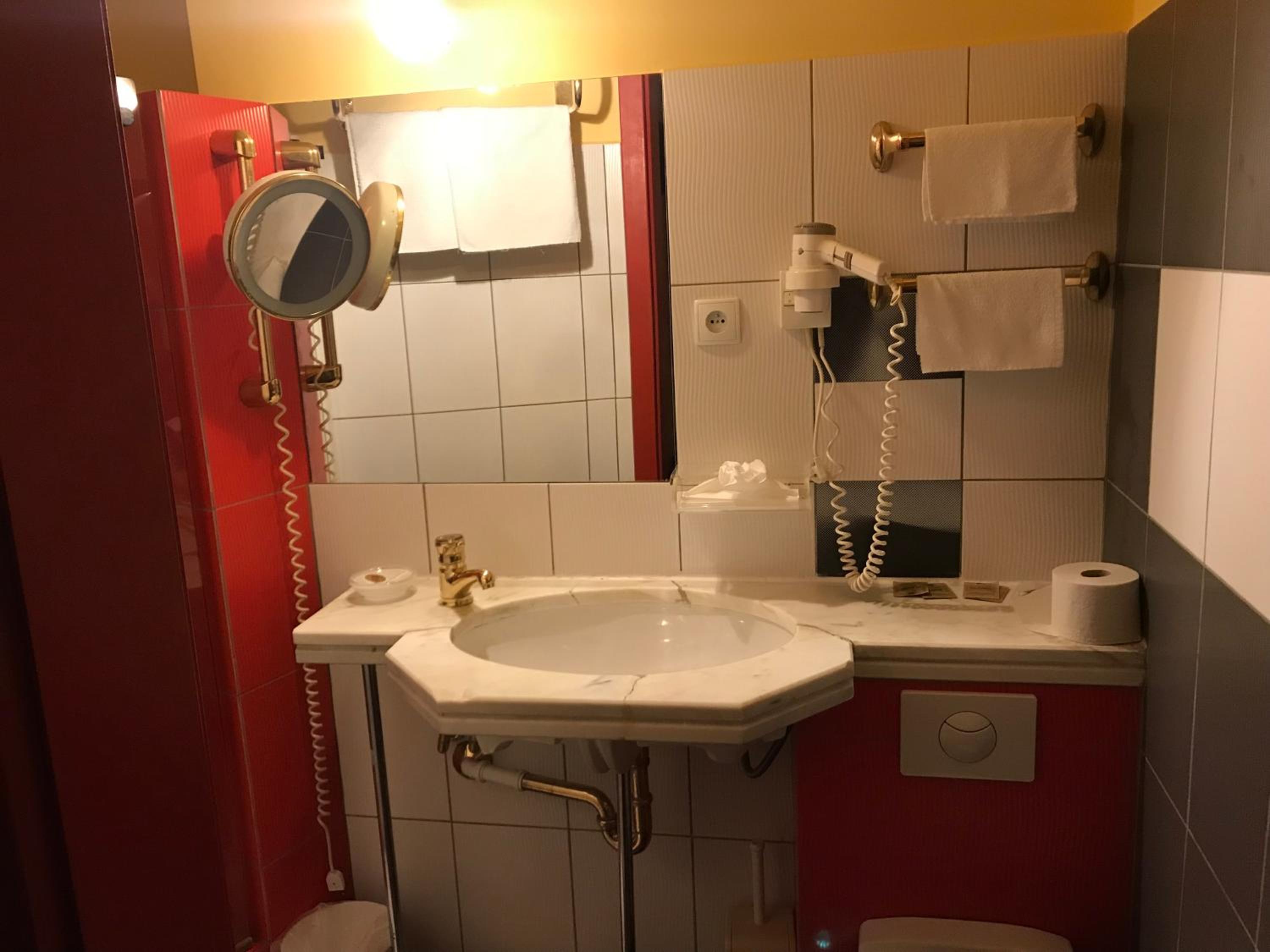 Double Room - Photo 25