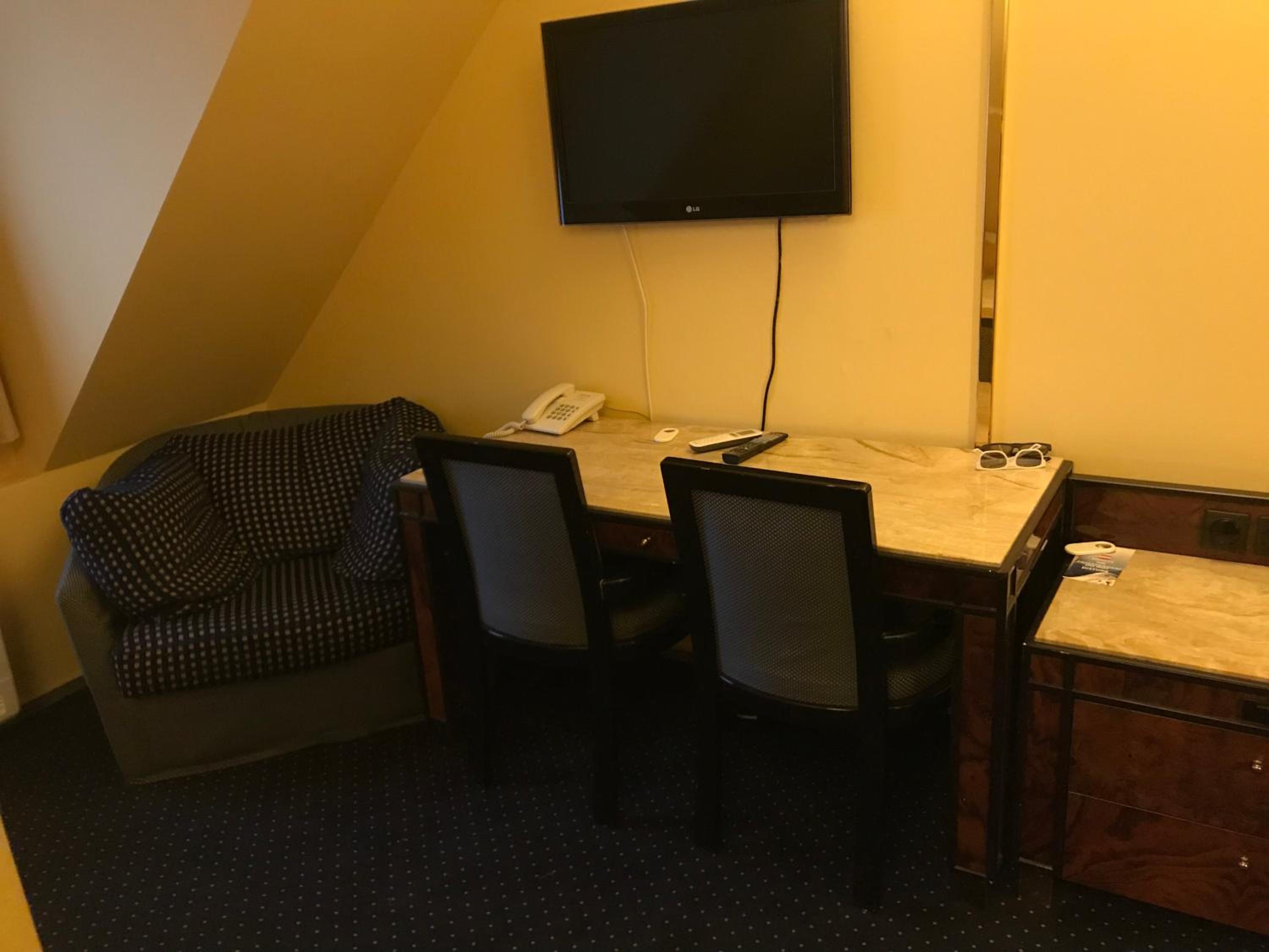 Double Room - Photo 14