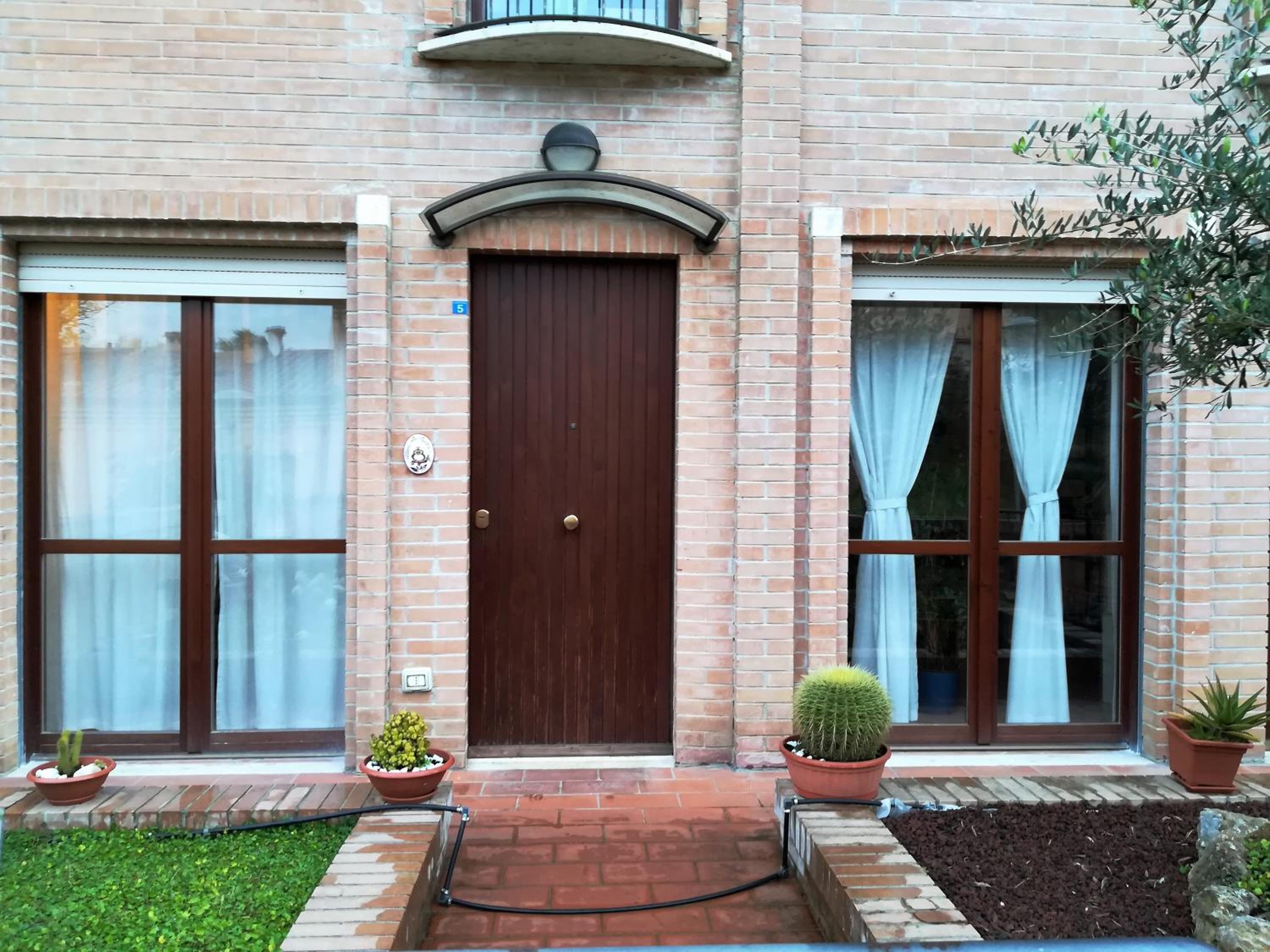 Apartment with Terrace - Photo 17