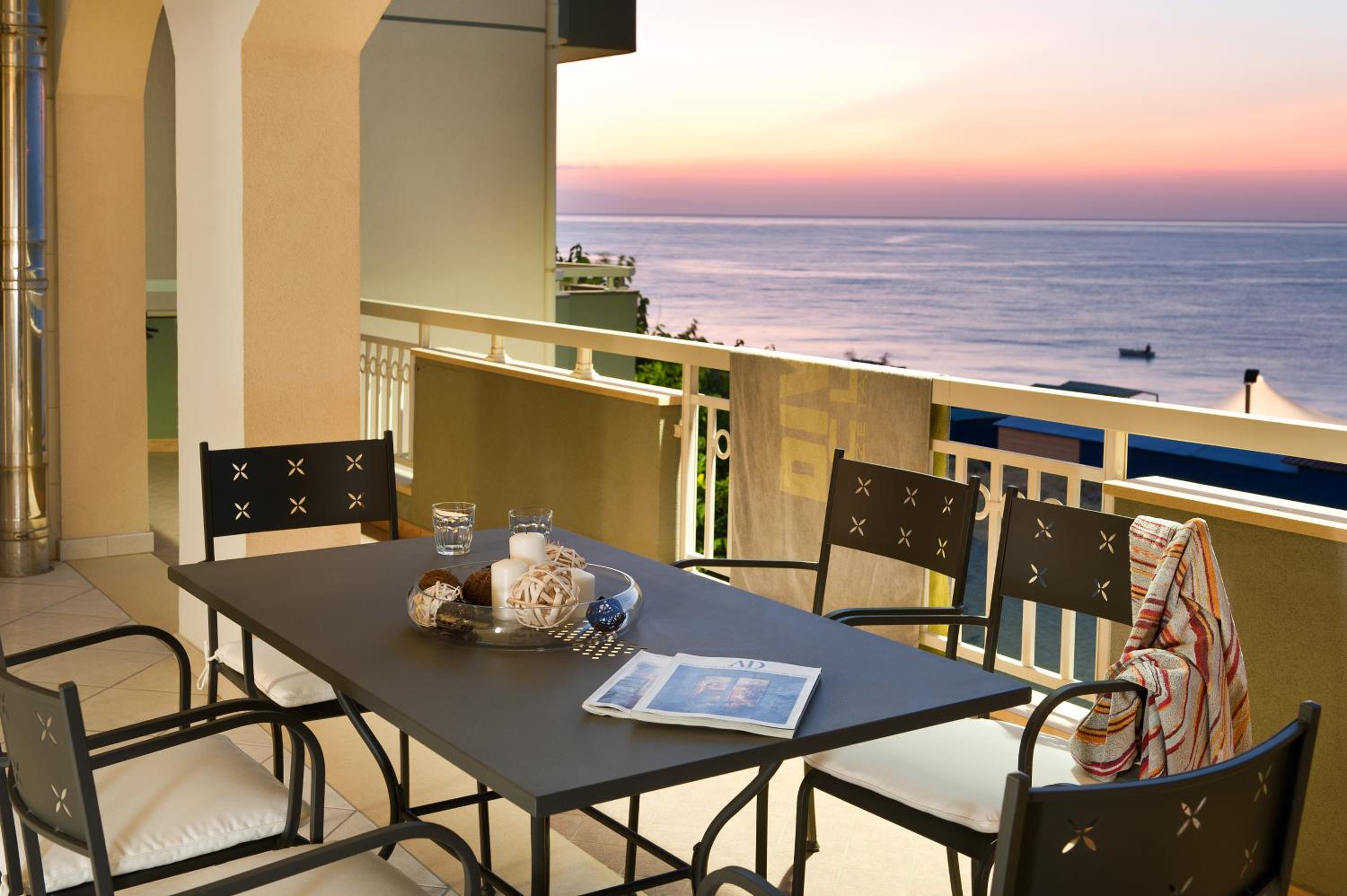 Two-Bedroom Apartment with Terrace and Sea View photo 2