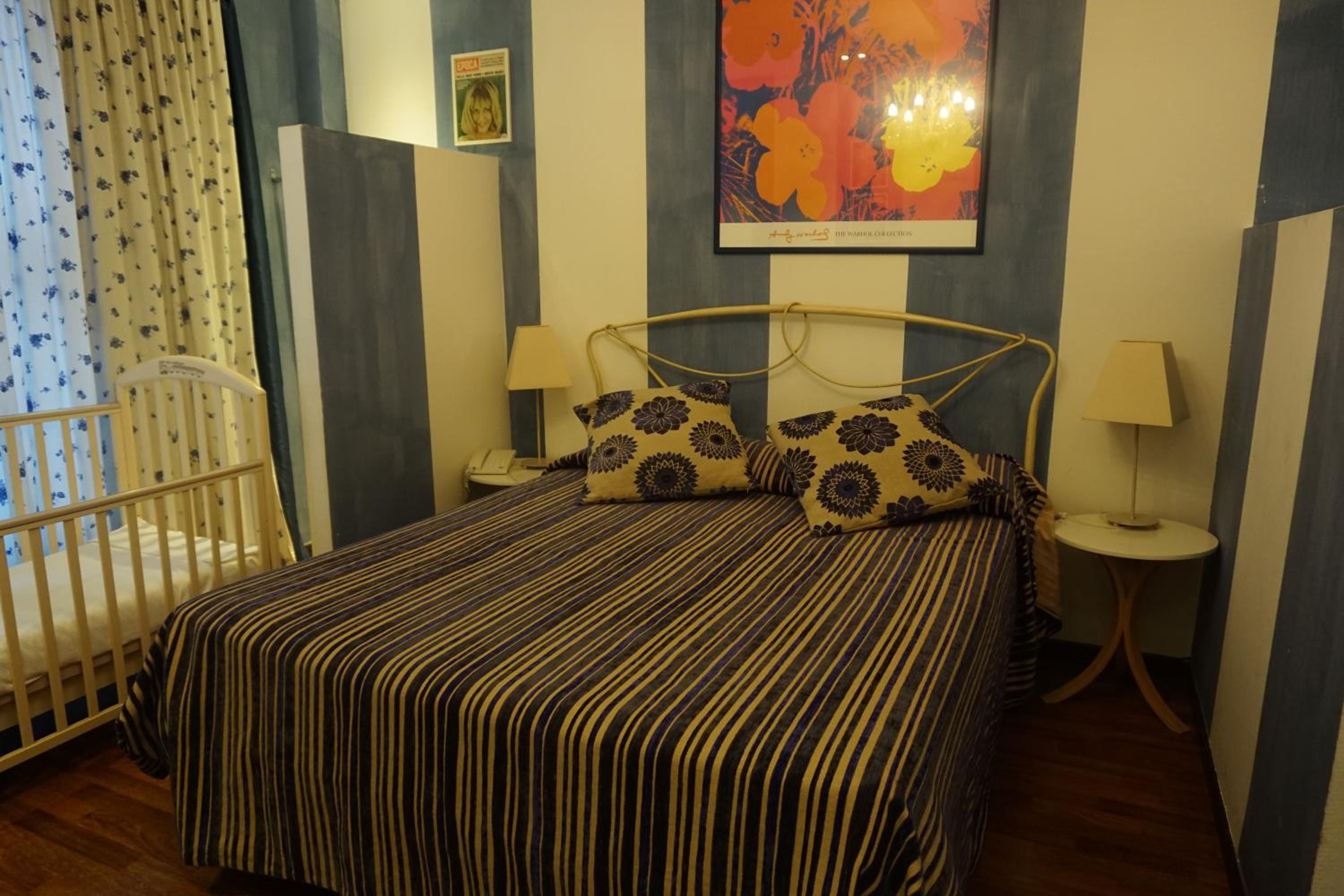 Single Room thumbnail 6
