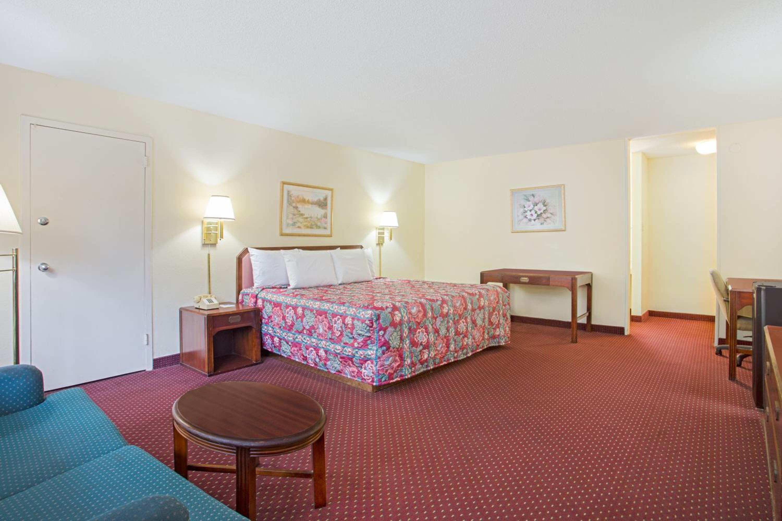 King Room - Non-Smoking - Photo 1