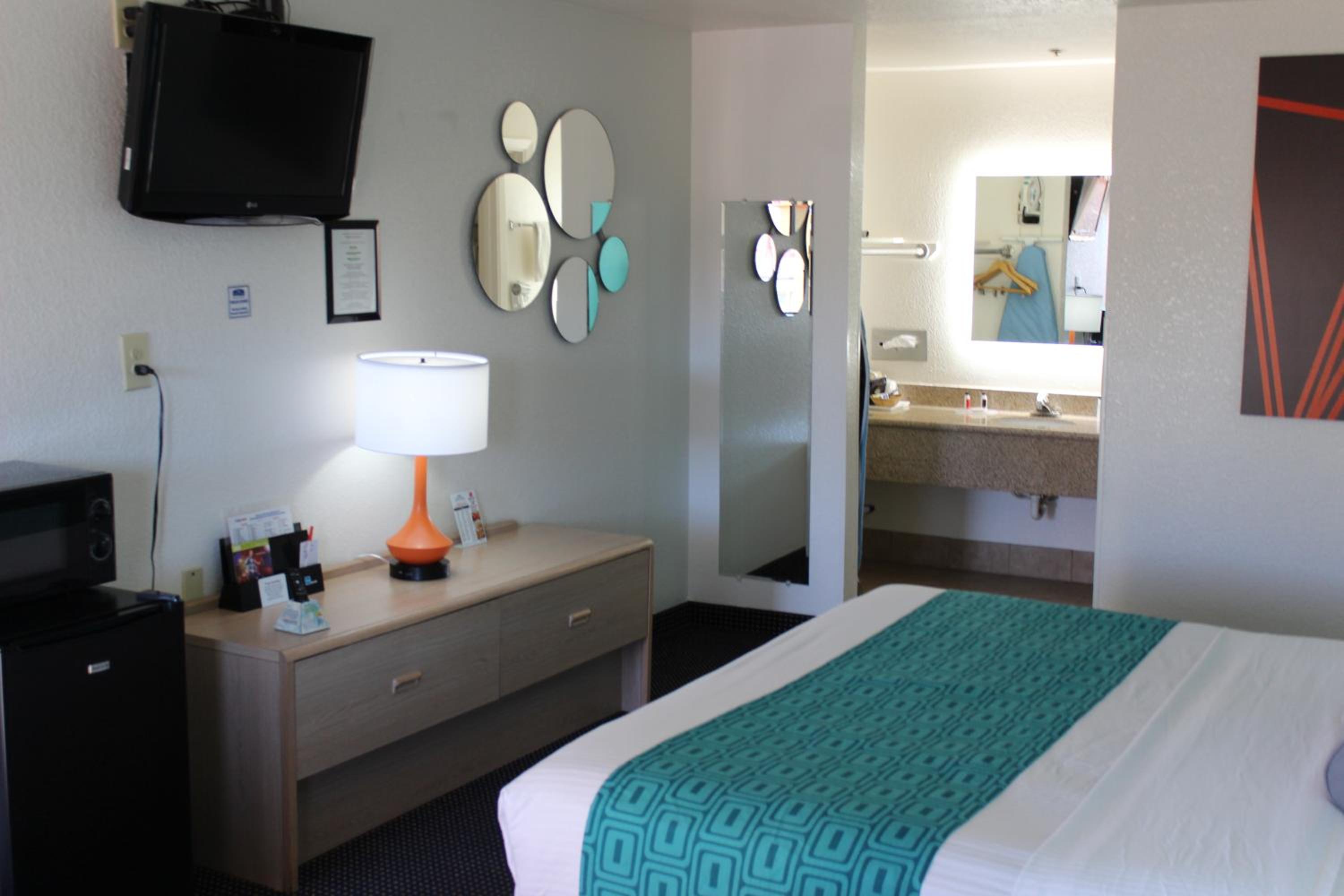 King Room - Non-Smoking photo 3