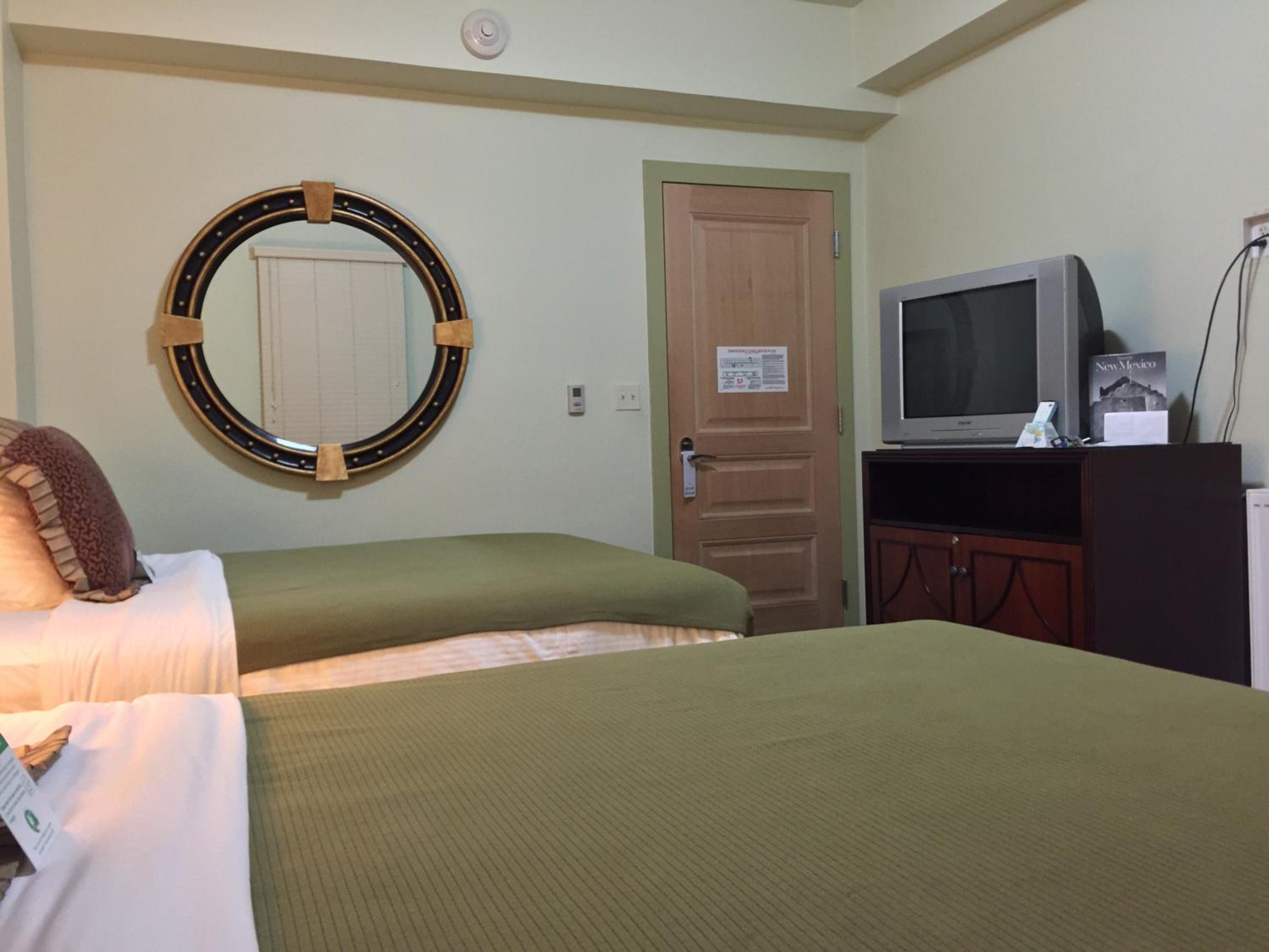 Queen Room with Two Queen Beds photo 1