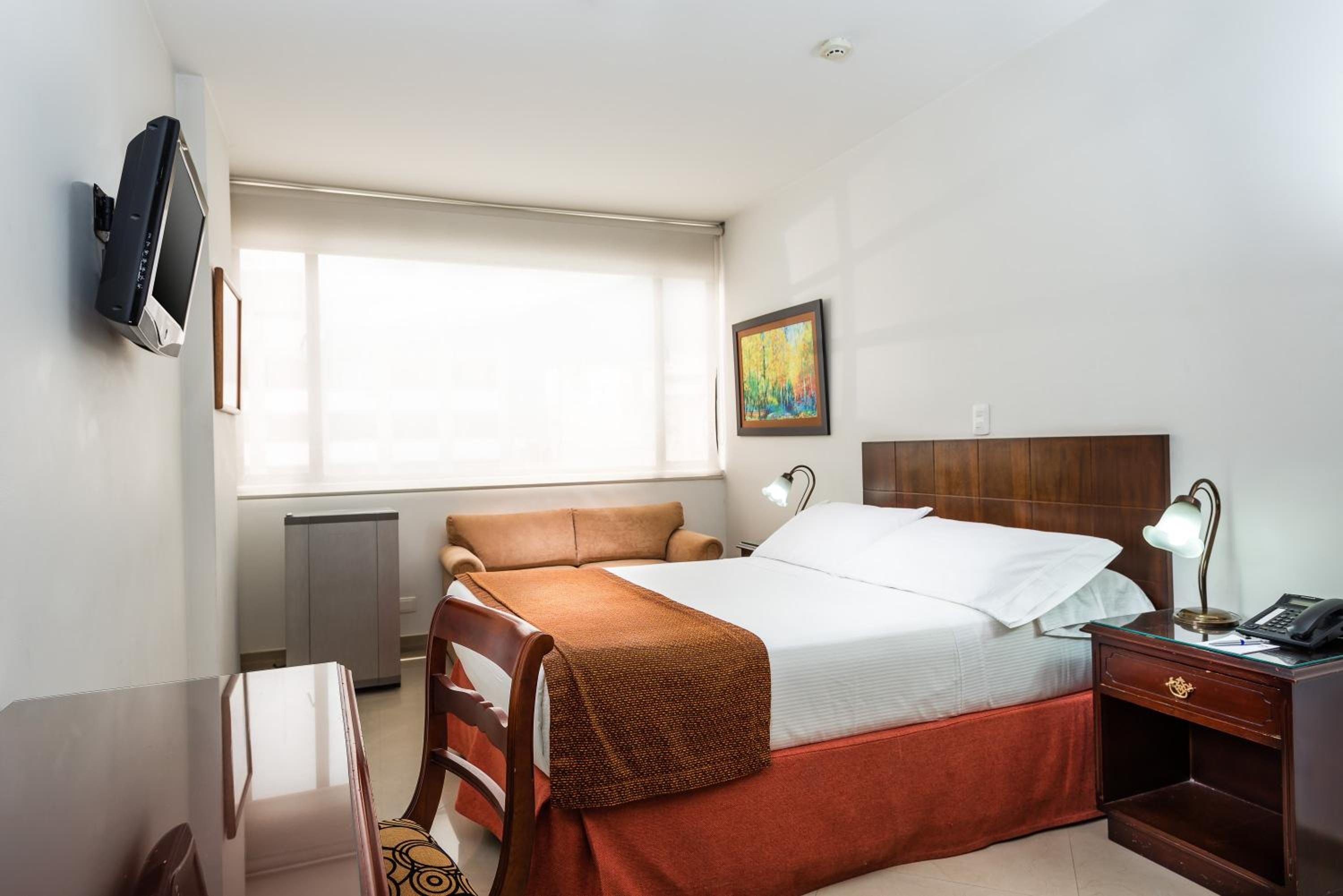 Standard Double Room - Photo 9