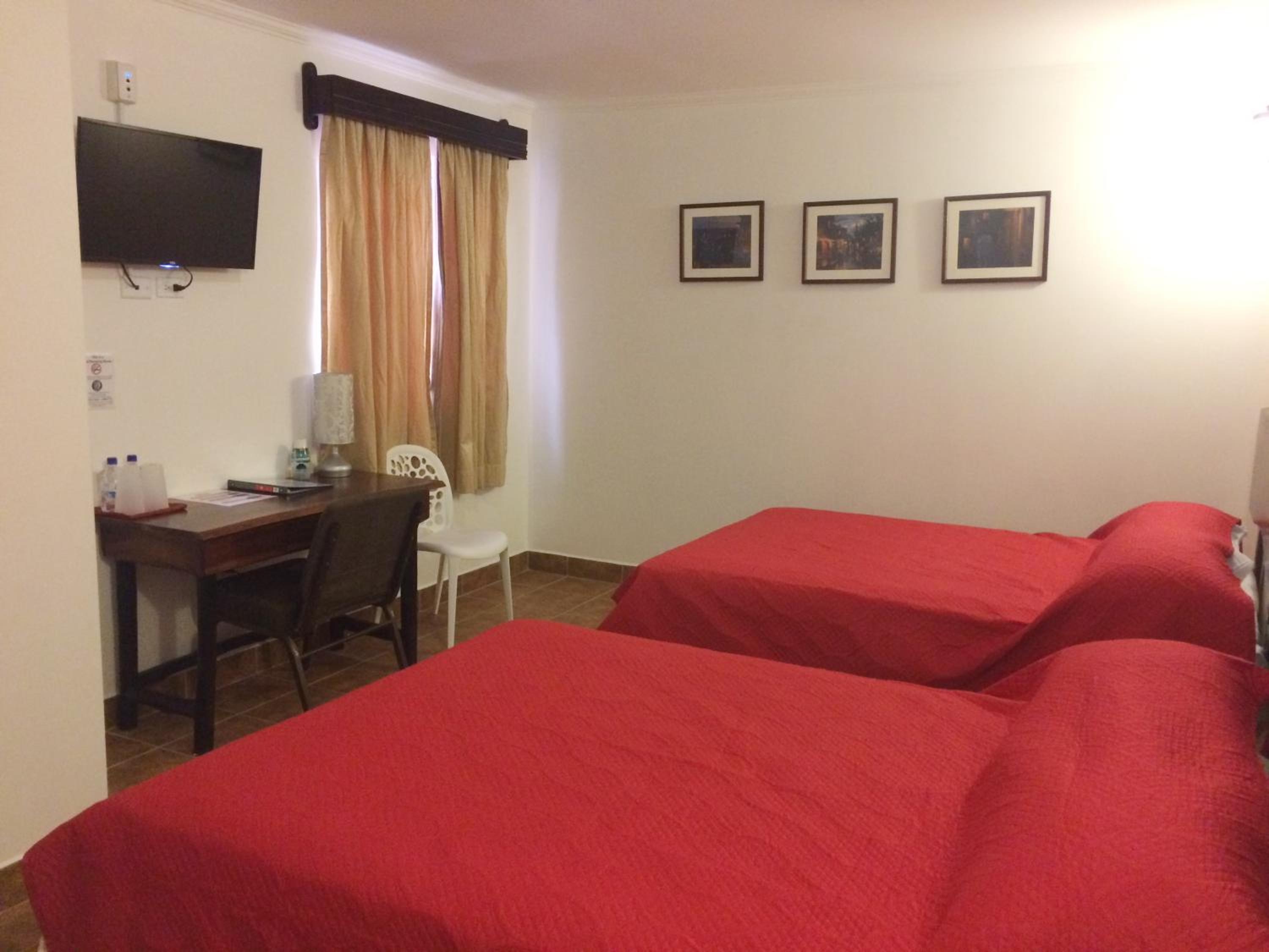 Queen Room with Two Queen Beds photo 3