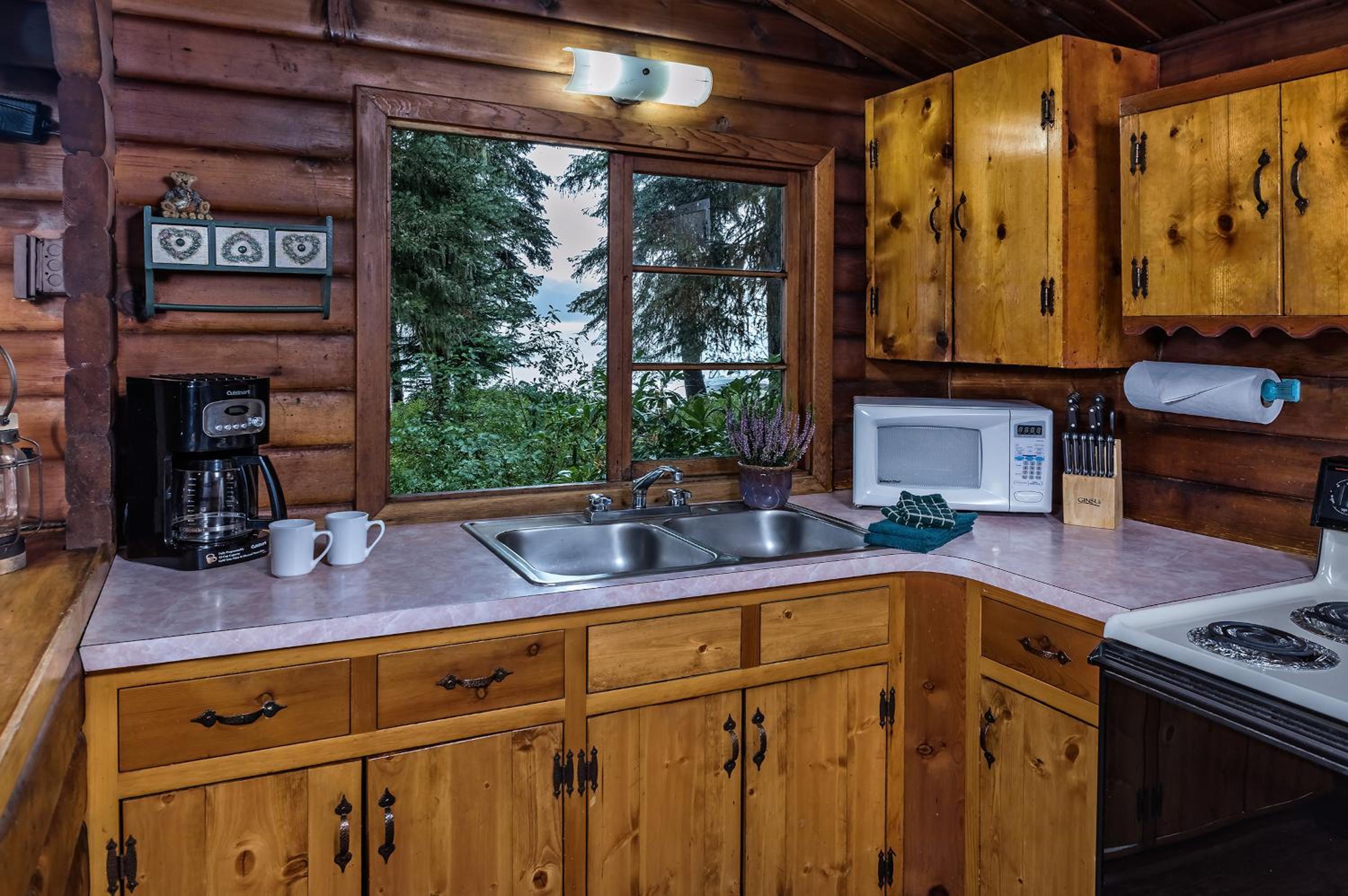 Two-Bedroom Cabin  photo 2